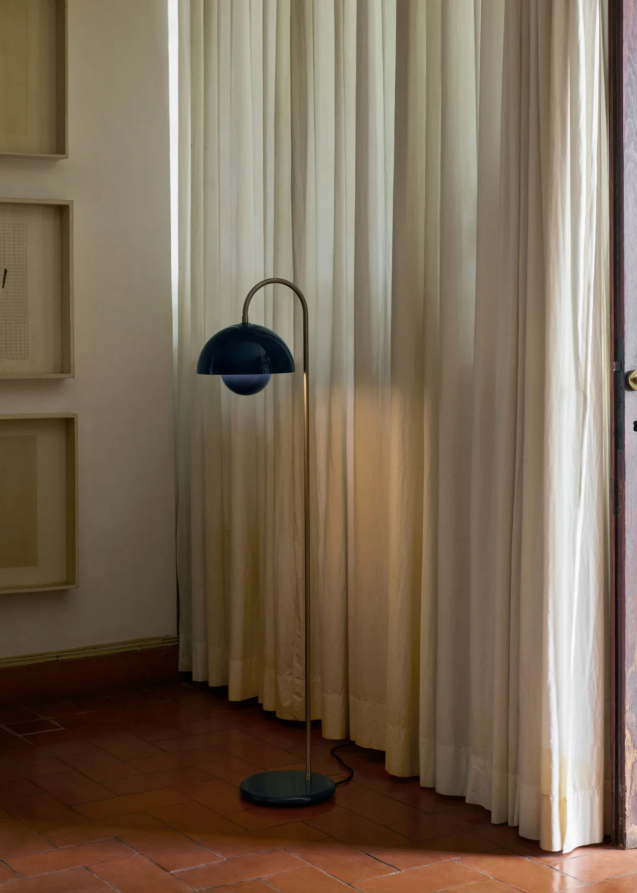 Lampe sur pied Flowerpot VP12, Steel blue &Tradition