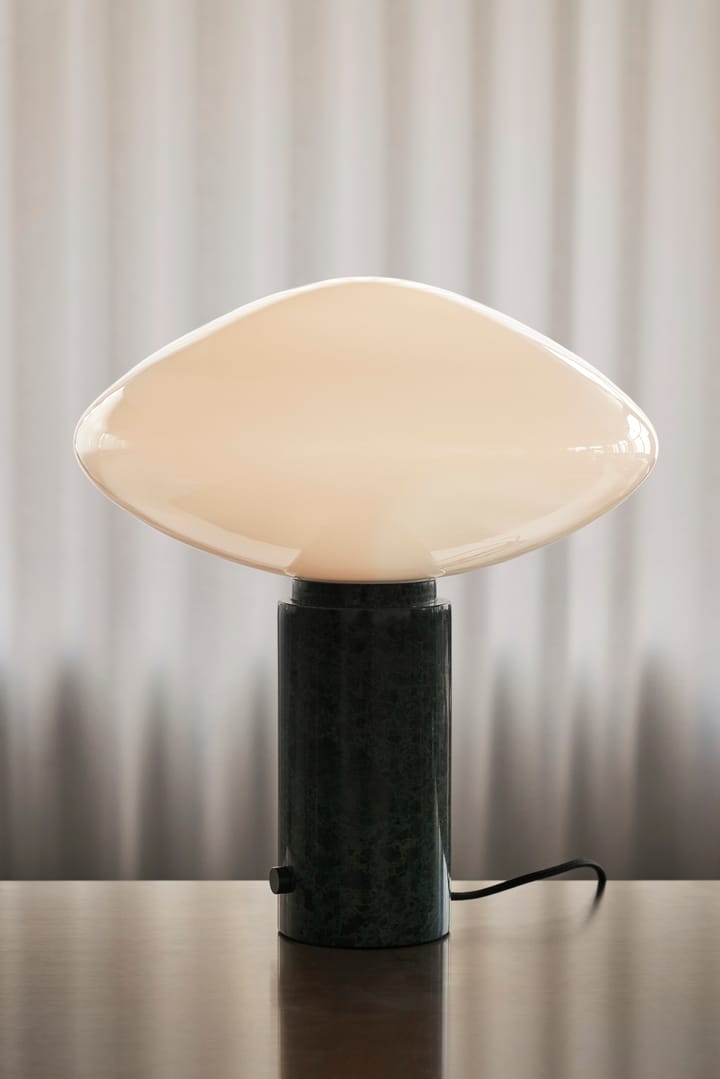 Mist AP17 Lampe à poser Ø37 cm, Matt White & Guatemala Verde &Tradition