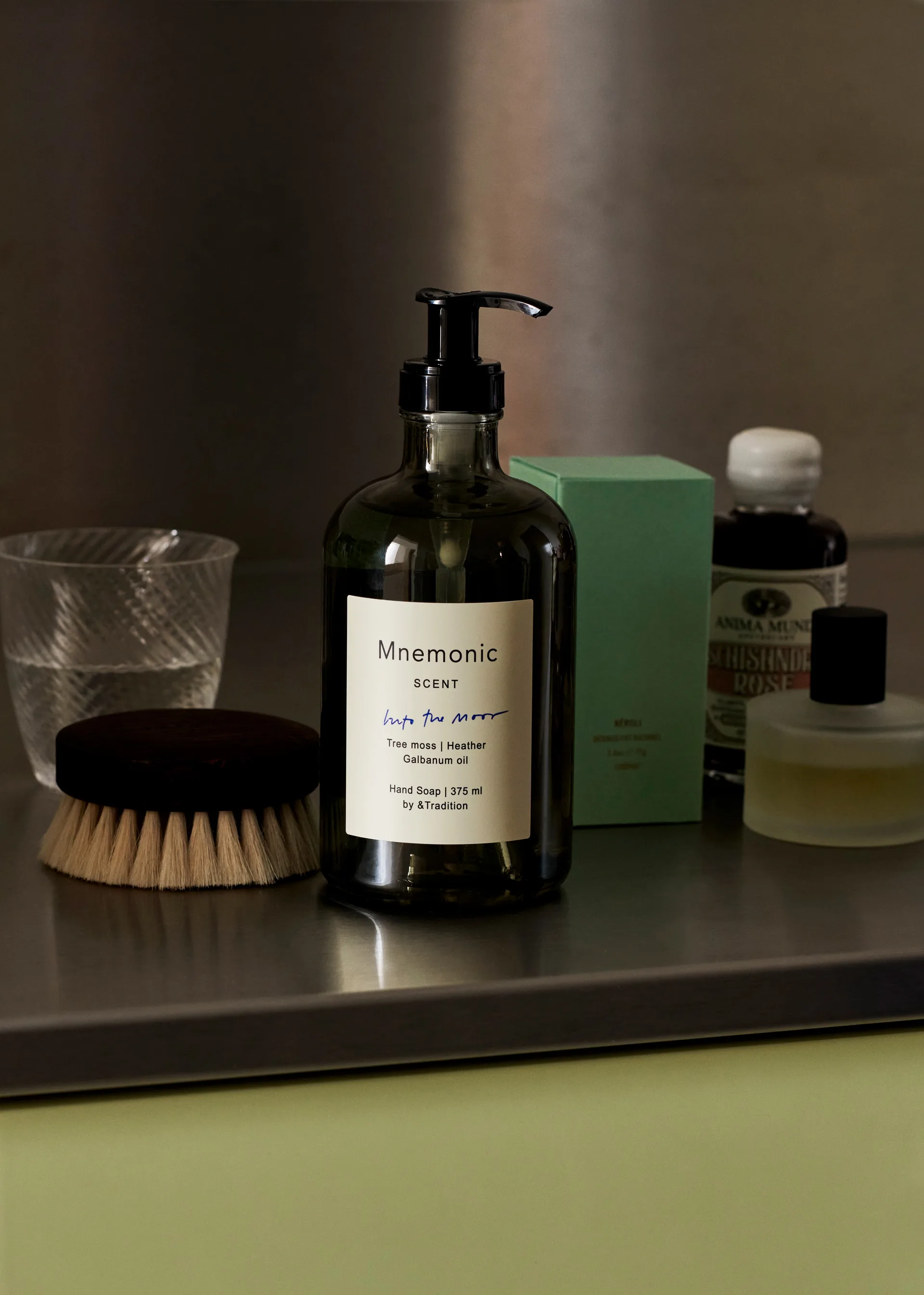 Mnemonic MNC1 Savon 375 ml, Into the moor
 &Tradition