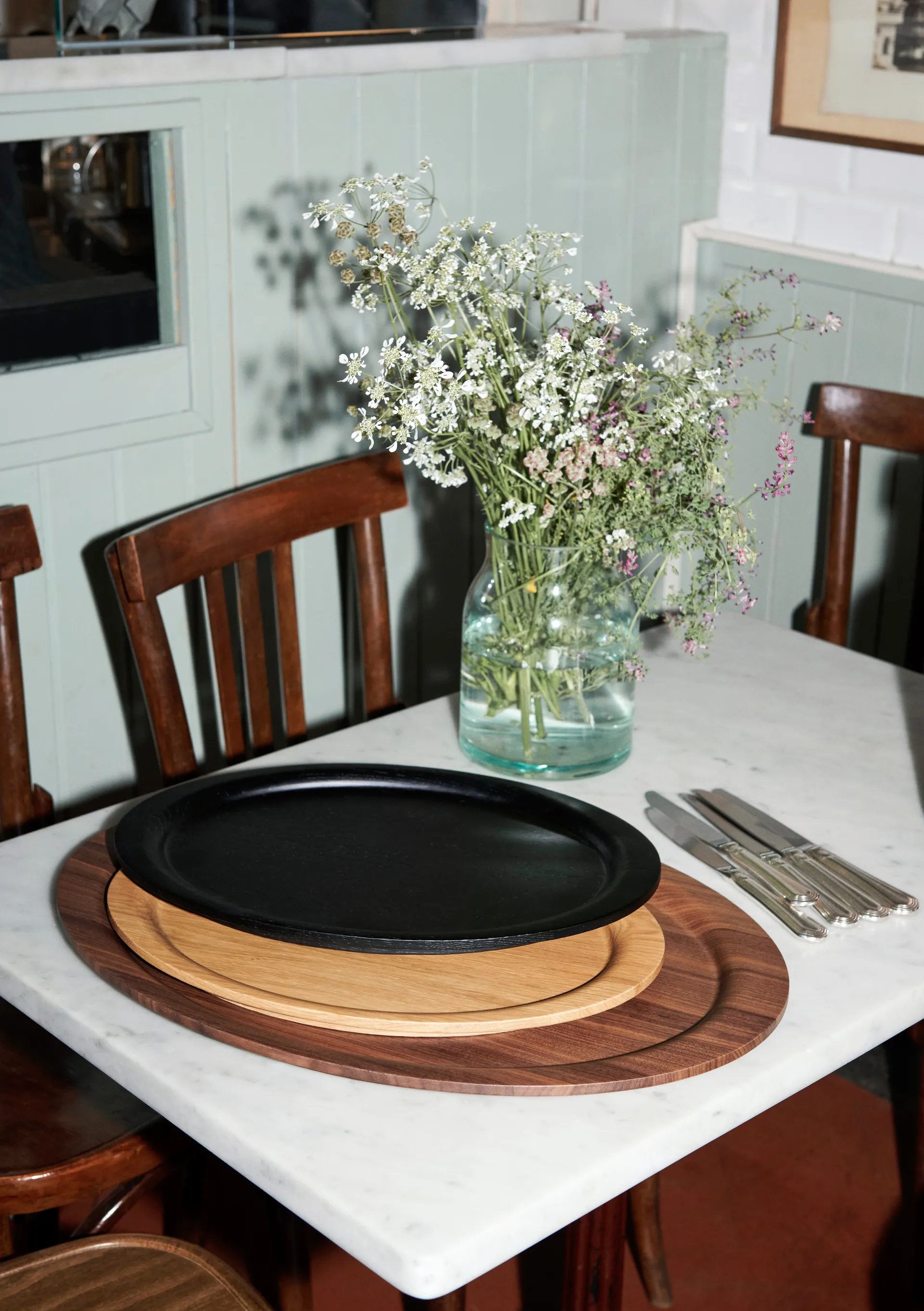 Plateau Collect SC65 38 cm, Chêne teinté noir &Tradition