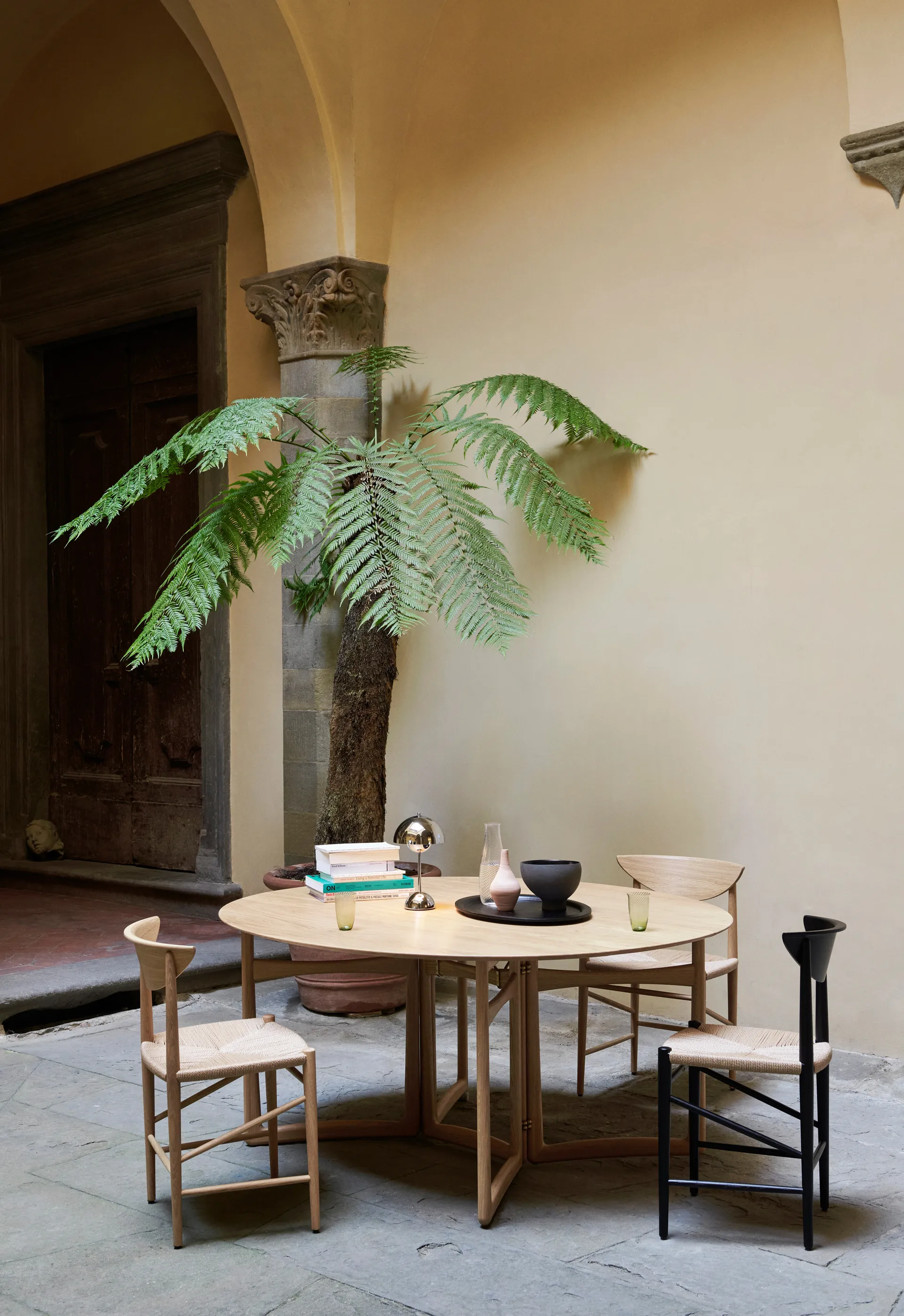 Plateau Collect SC65 38 cm, Chêne teinté noir &Tradition