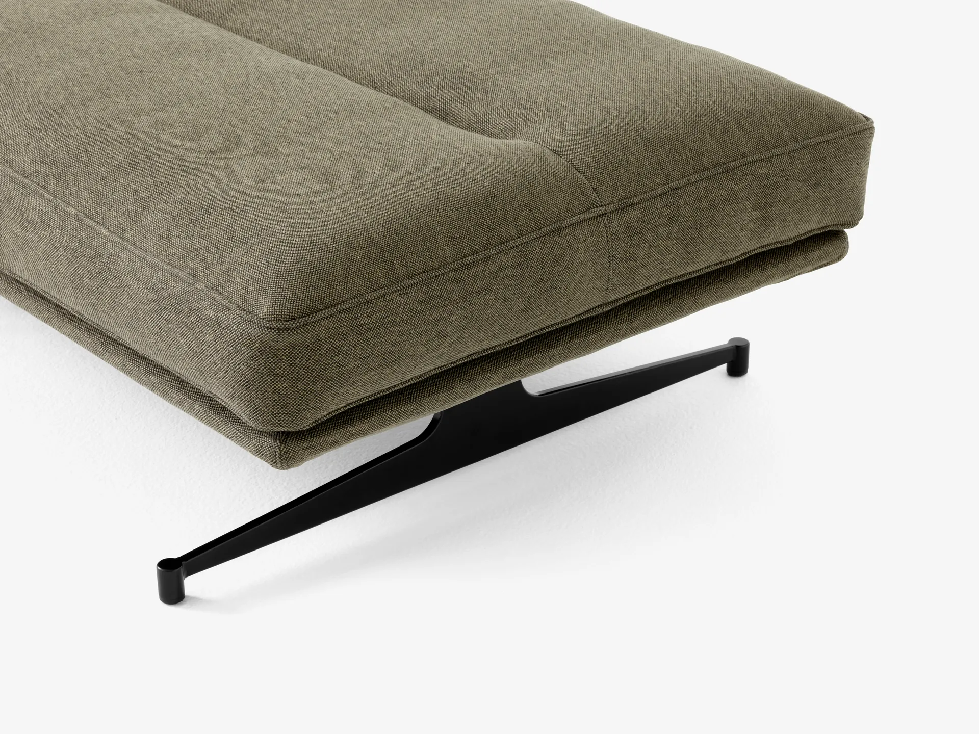 Pouf Inland AV32 78x113 cm, Argile 0014-noir chaud &Tradition