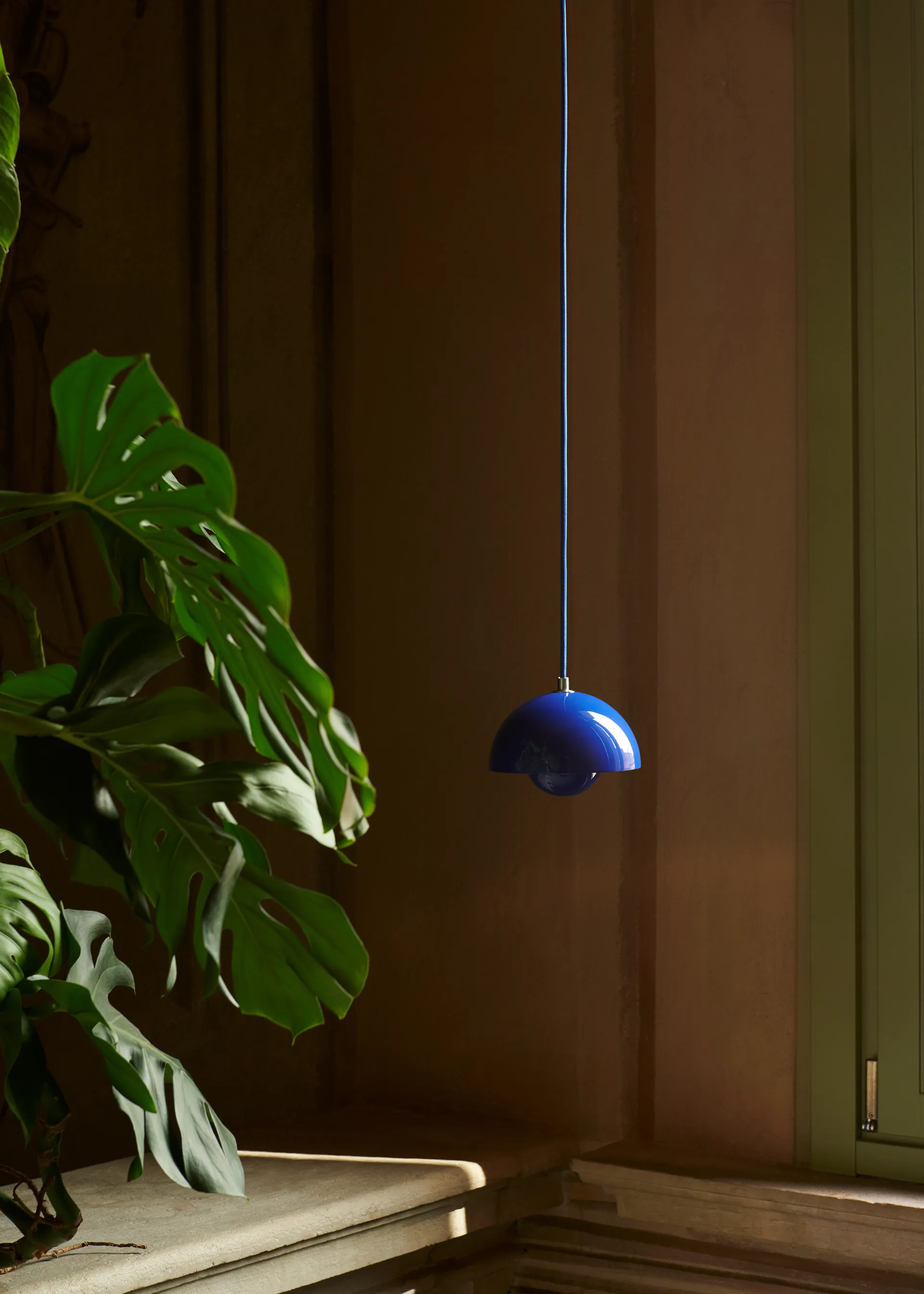 Suspension Flowerpot VP10, Cobalt blue &Tradition