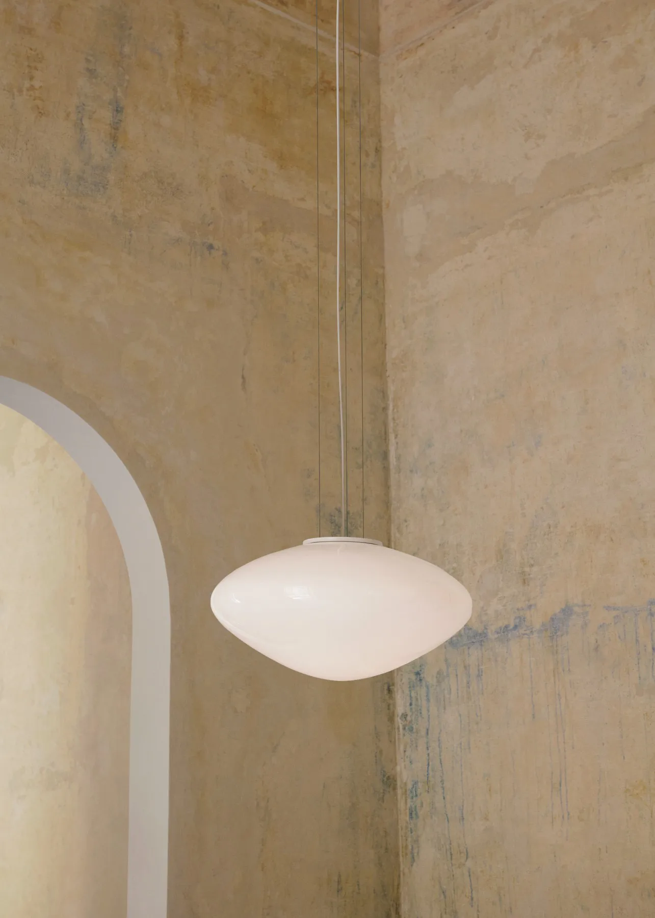 Suspension Mist AP20 Ø56 cm, White-opal glass &Tradition