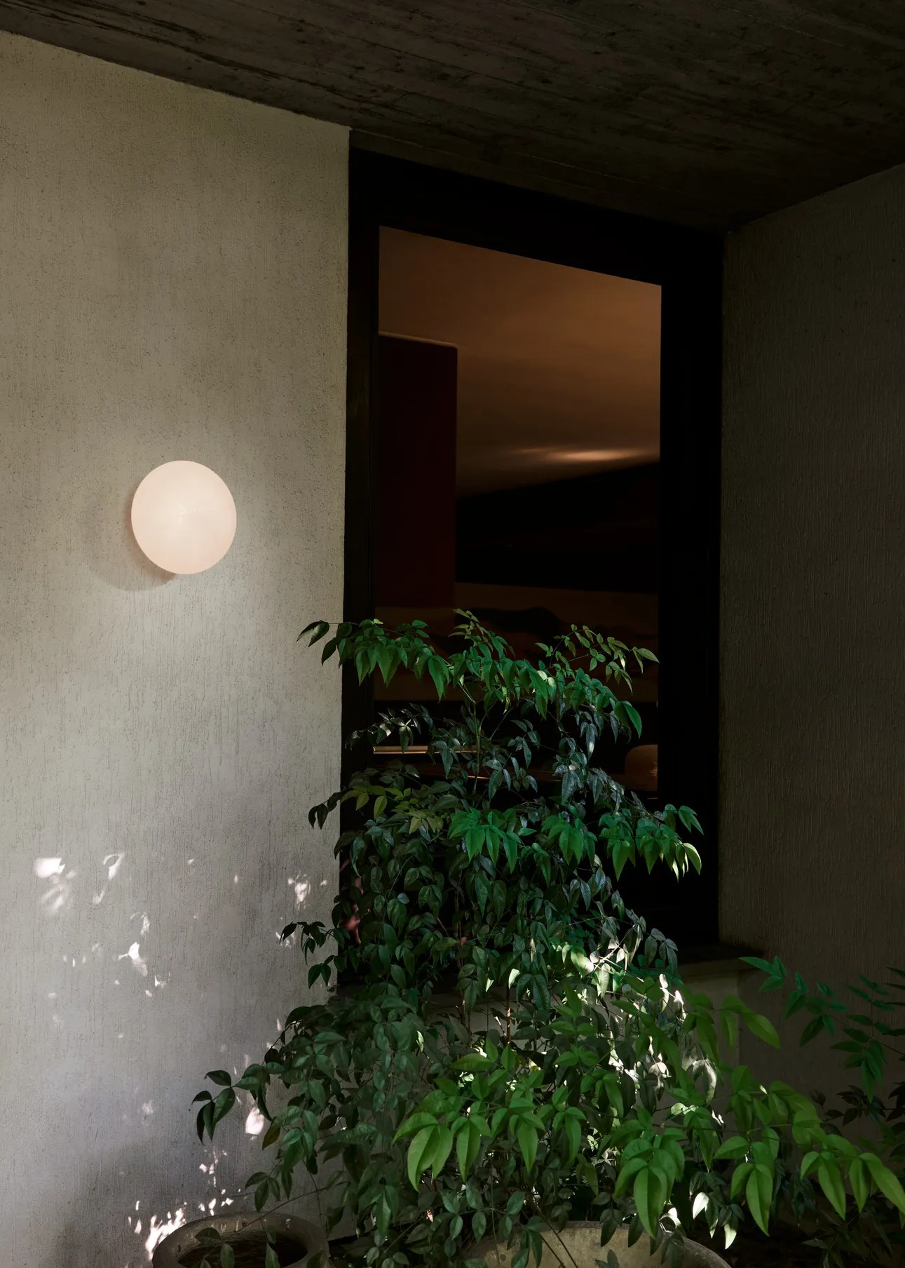 Suspension/applique murale Mist AP22 Ø25 cm, White-opal glass &Tradition