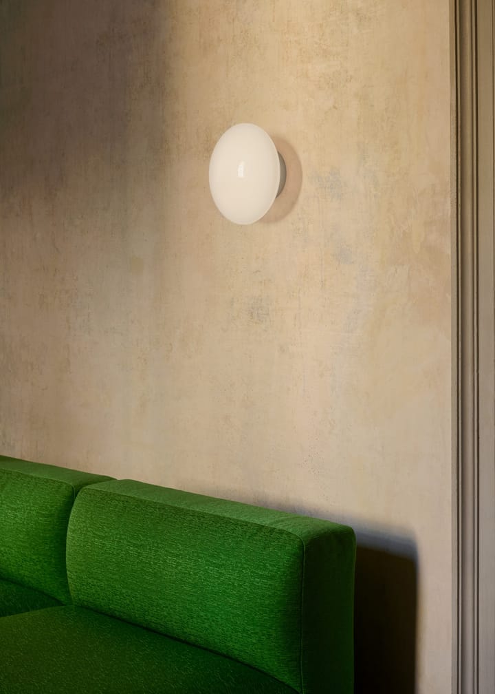 Suspension/applique murale Mist AP22 Ø25 cm, White-opal glass &Tradition