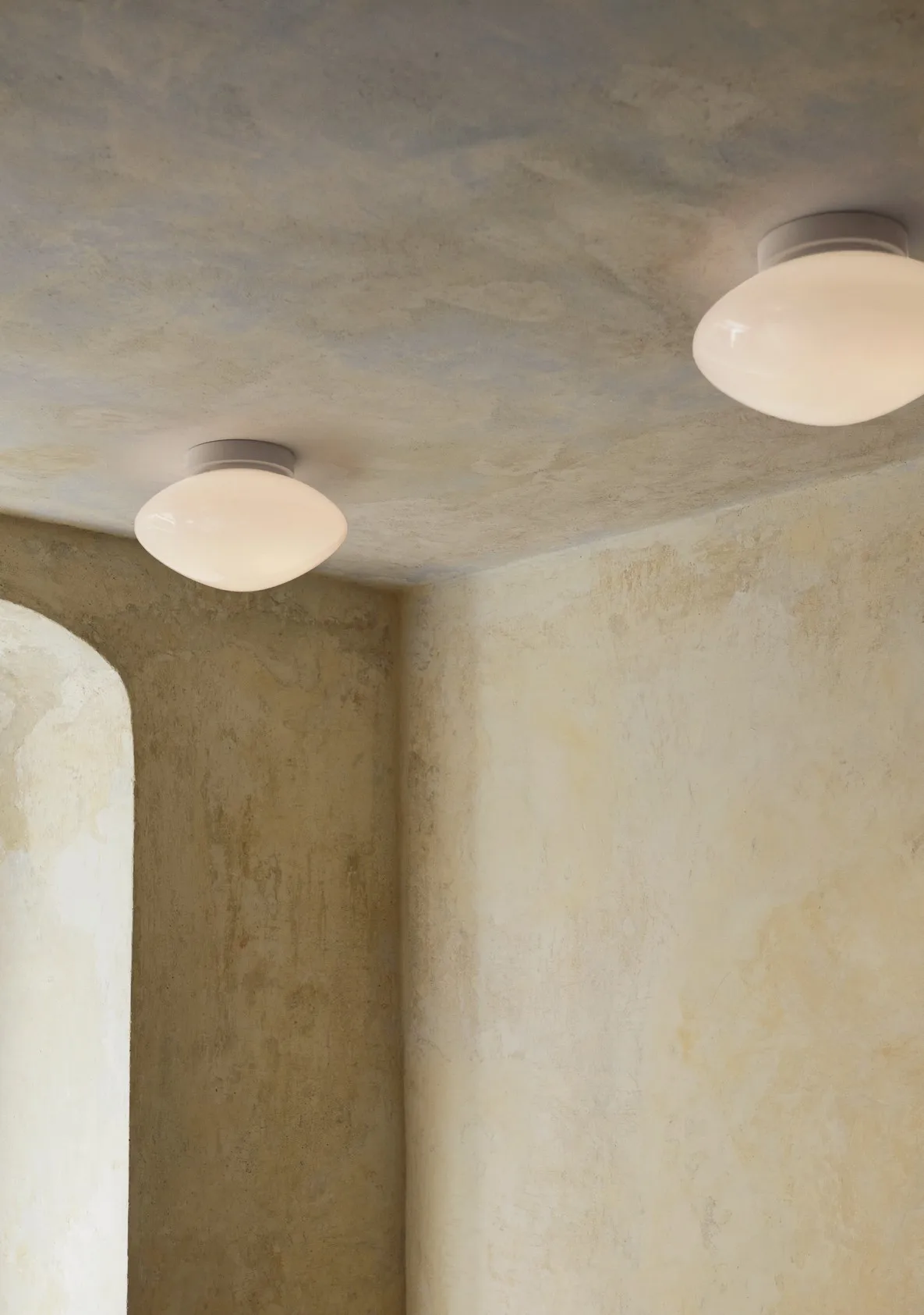 Suspension/applique murale Mist AP22 Ø25 cm, White-opal glass &Tradition