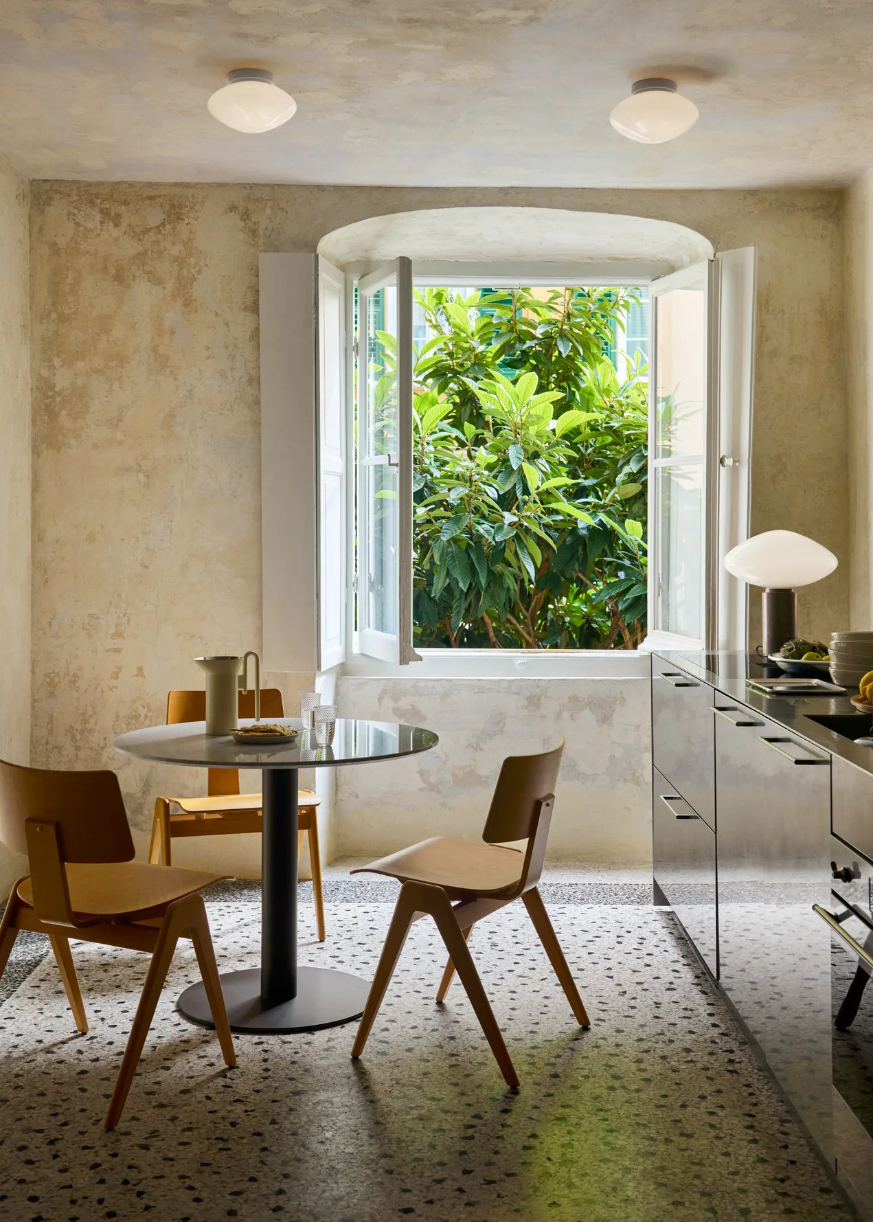 Suspension/applique murale Mist AP22 Ø25 cm, White-opal glass &Tradition