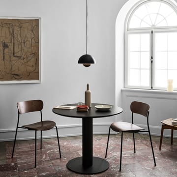 Table à manger In Between SK11 - chêne laqué noir, structure en métal noir mat - &Tradition