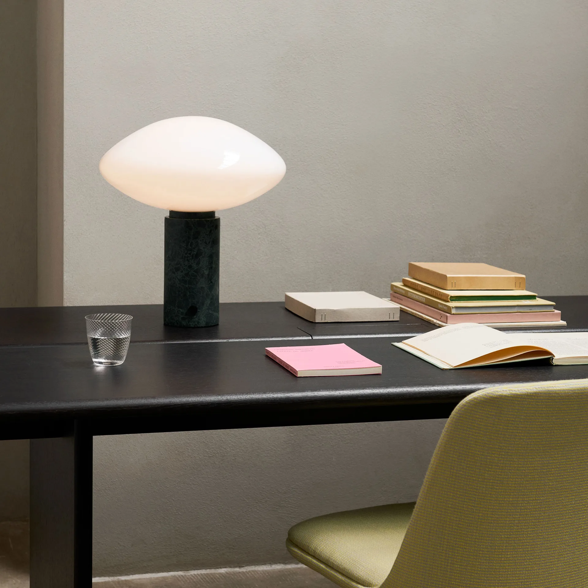 Table à manger Ita OS1 avec gestion des câbles 95x200 cm, Dark stained oak &Tradition