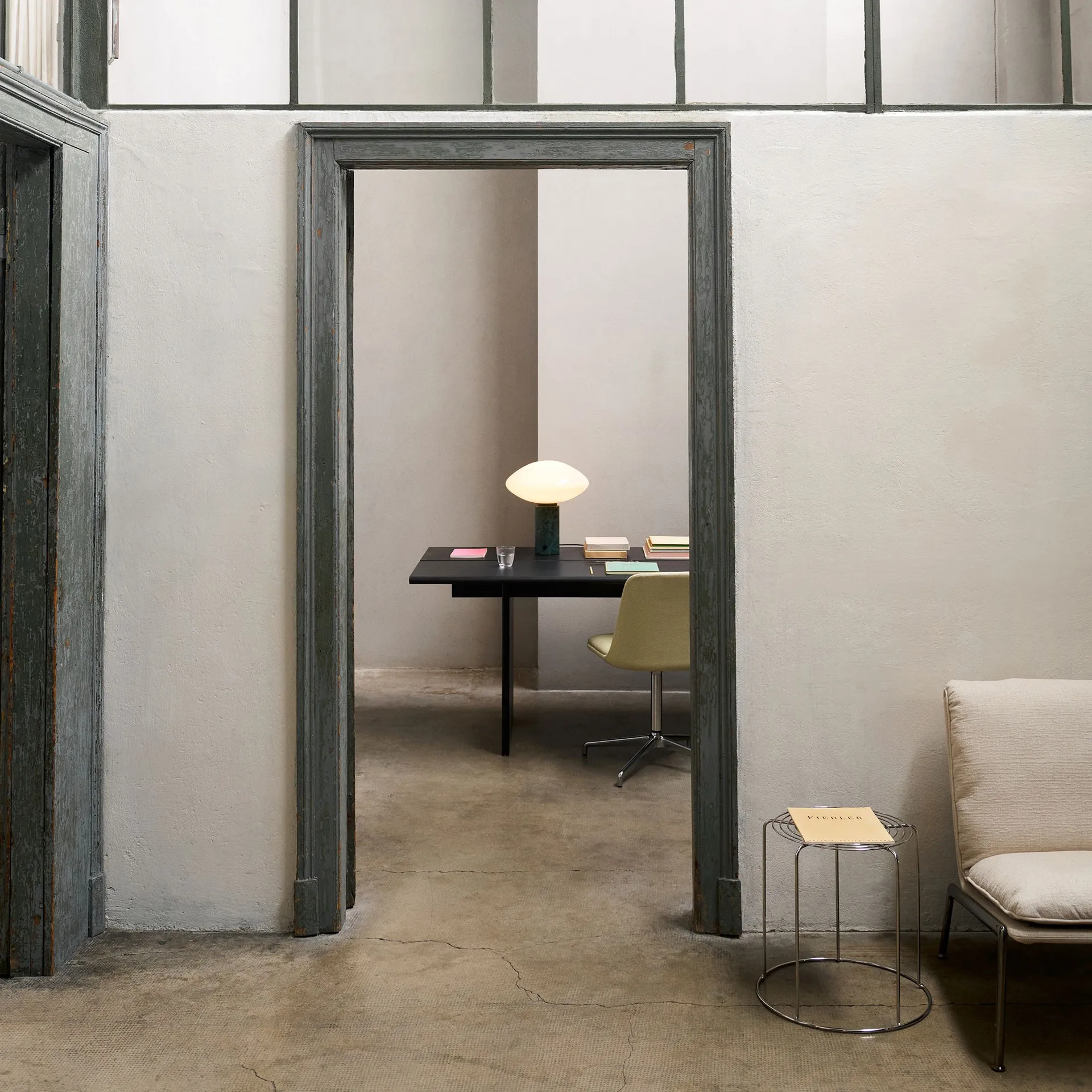 Table à manger Ita OS2 avec gestion des câbles 95x260 cm, Dark stained oak &Tradition