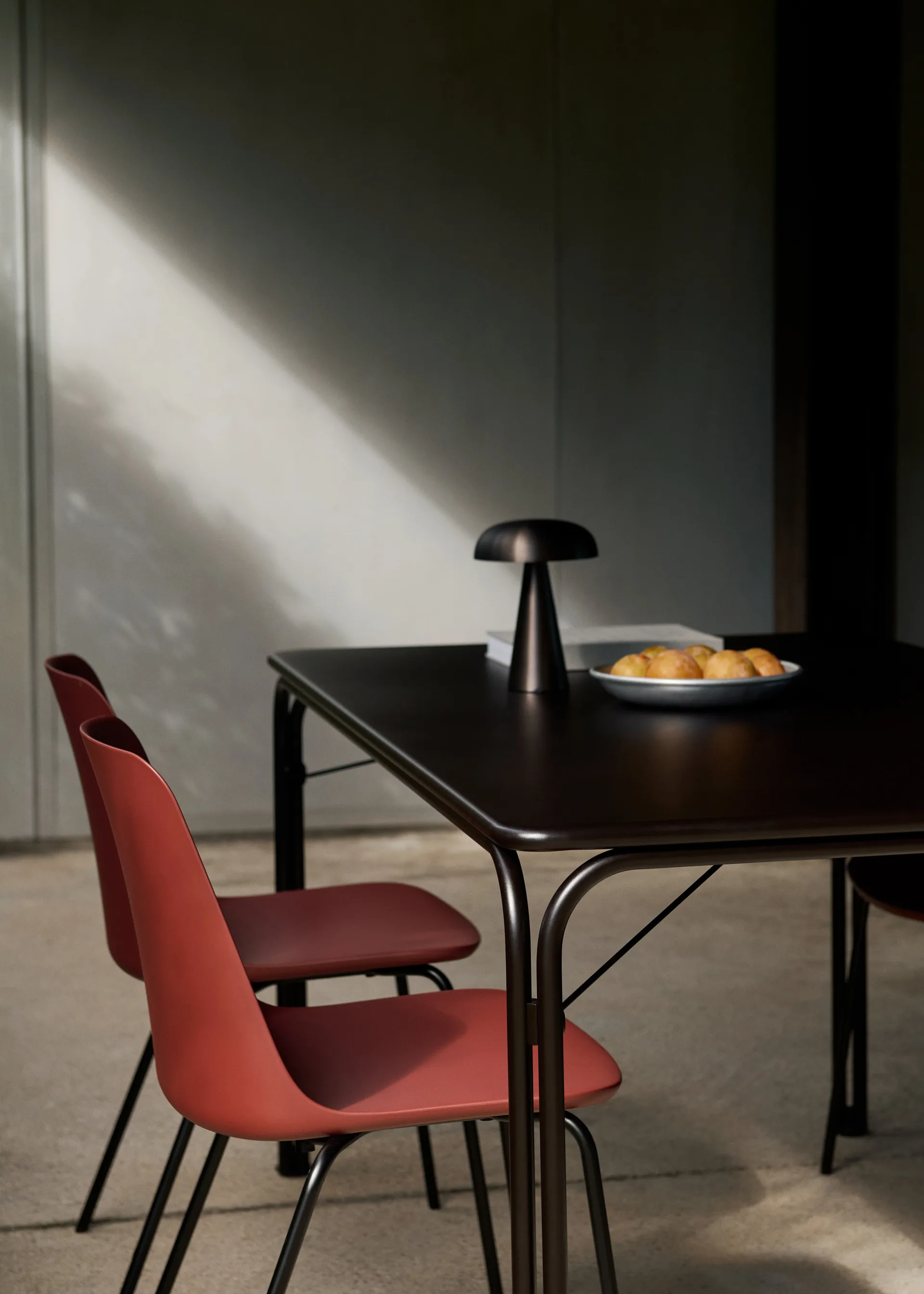 Table à manger Thorvald SC113, Warm black, 160 cm &Tradition