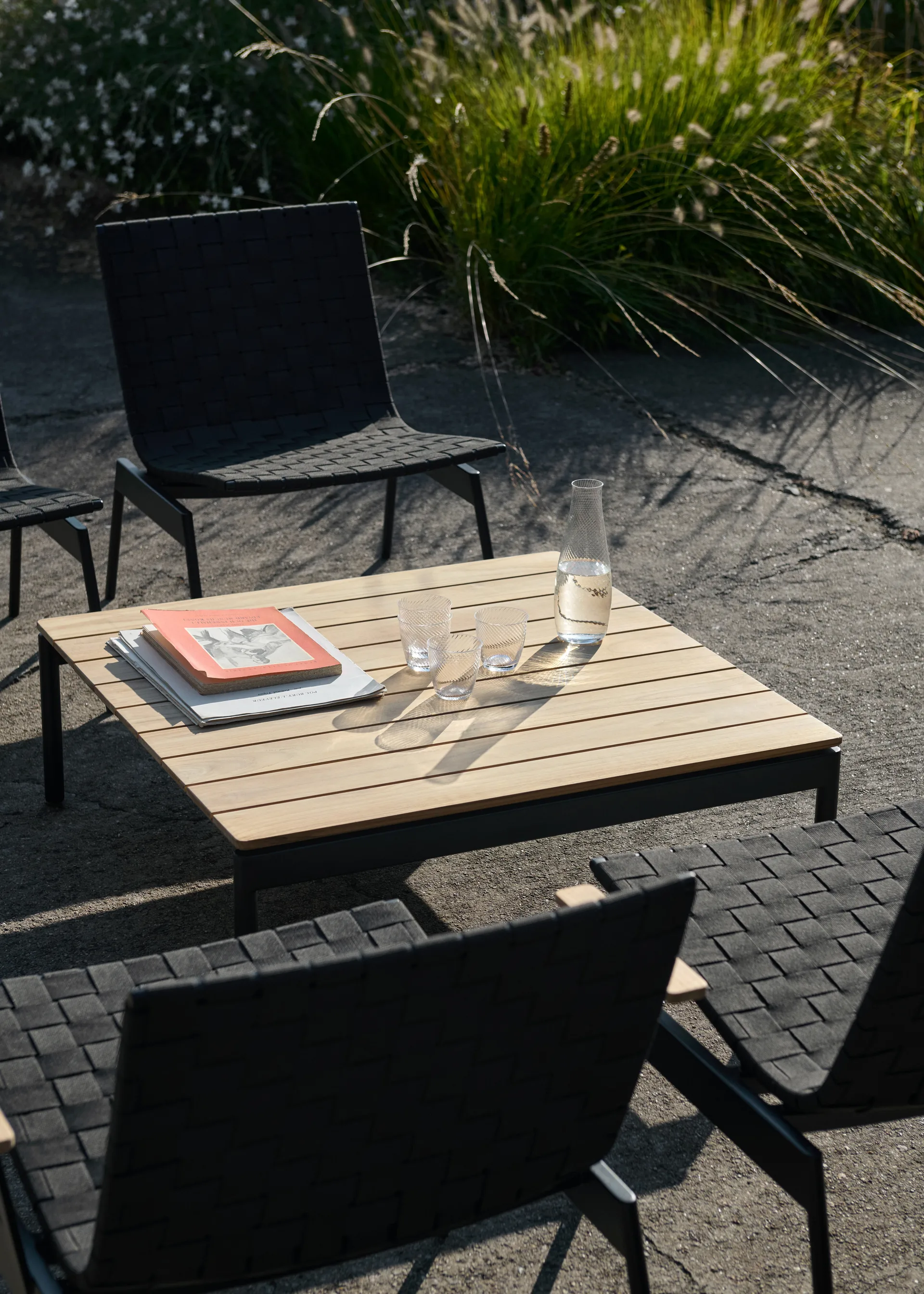 Table basse Ville Outdoor AV50, Warm black-teak &Tradition