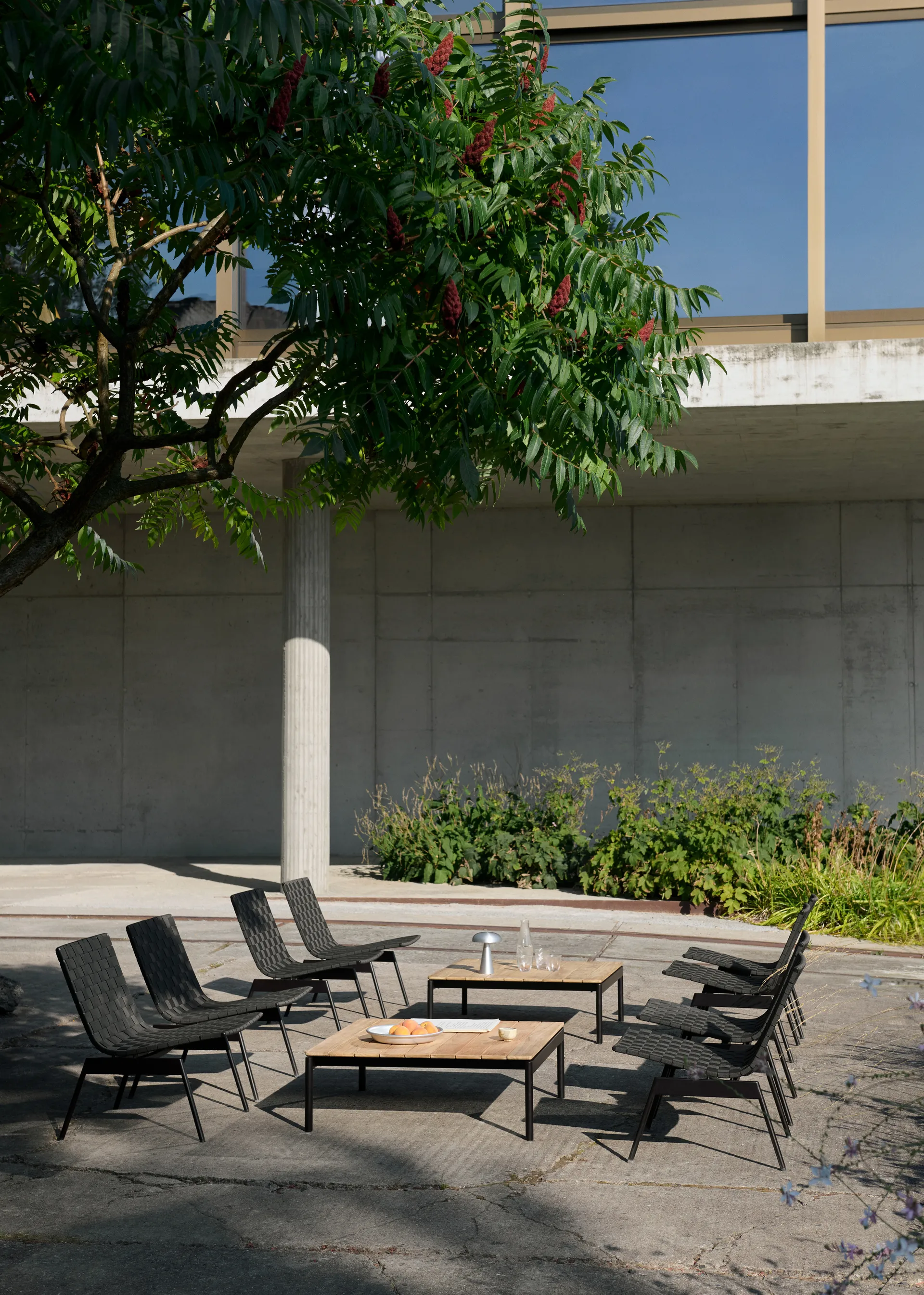 Table basse Ville Outdoor AV50, Warm black-teak &Tradition