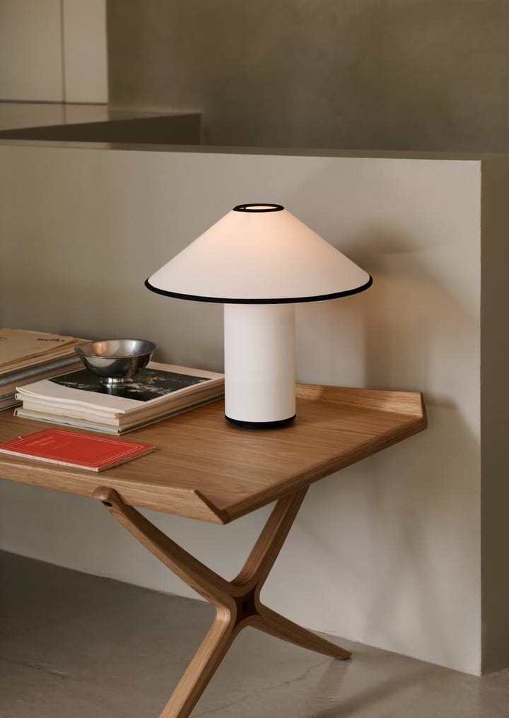 Table basse X HM13 61x120 cm, Lacquered oak-walnut inserts &Tradition