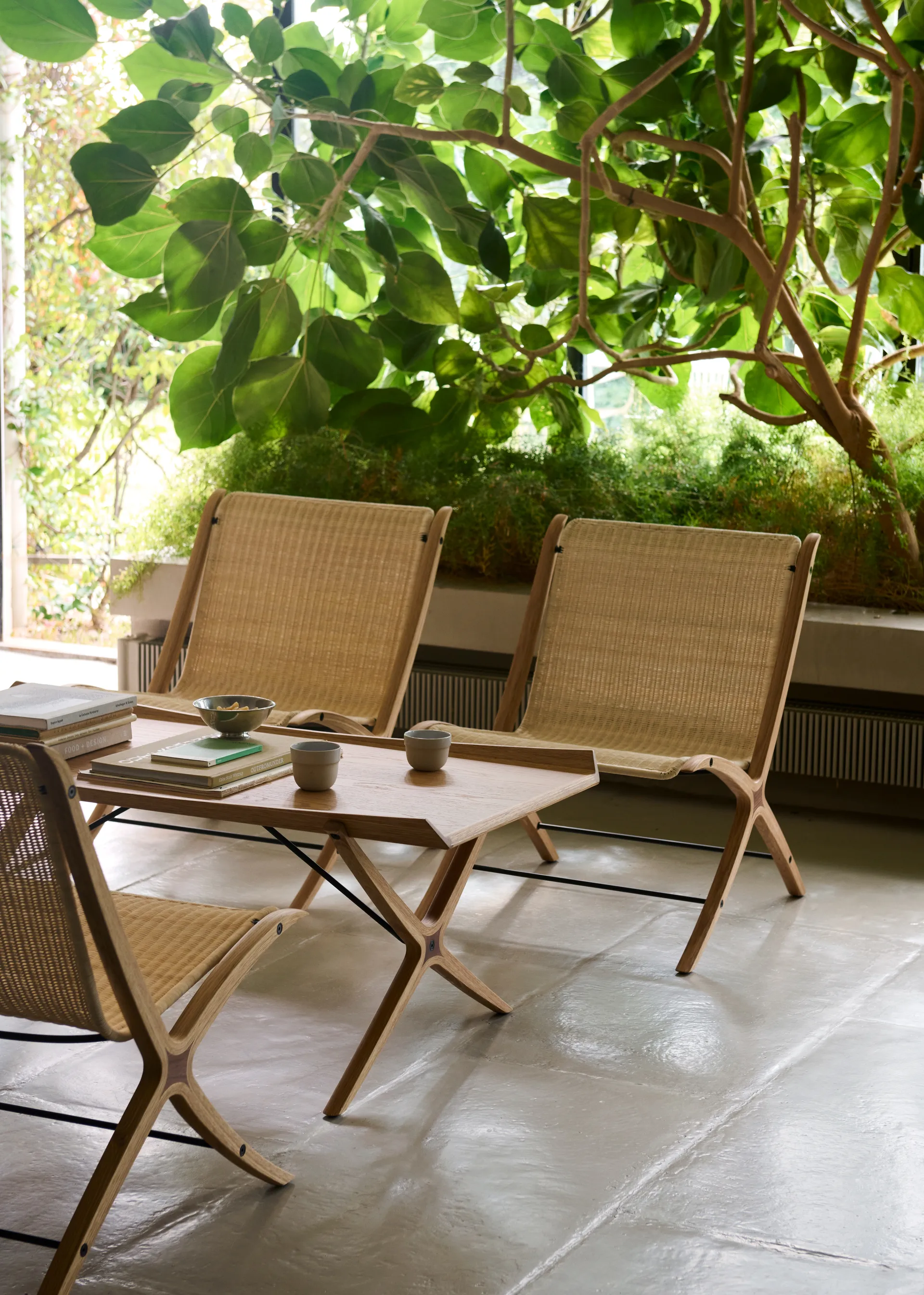 Table basse X HM13 61x120 cm, Lacquered oak-walnut inserts &Tradition