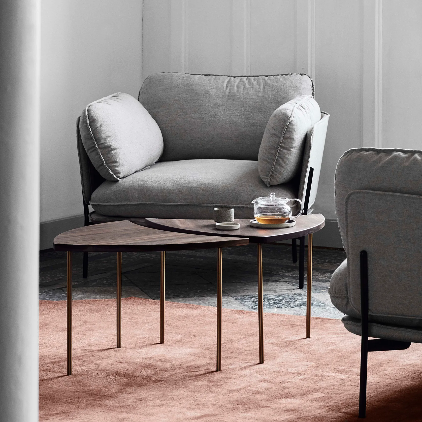 Table d’appoint Pinwheel HM7, Noyer &Tradition