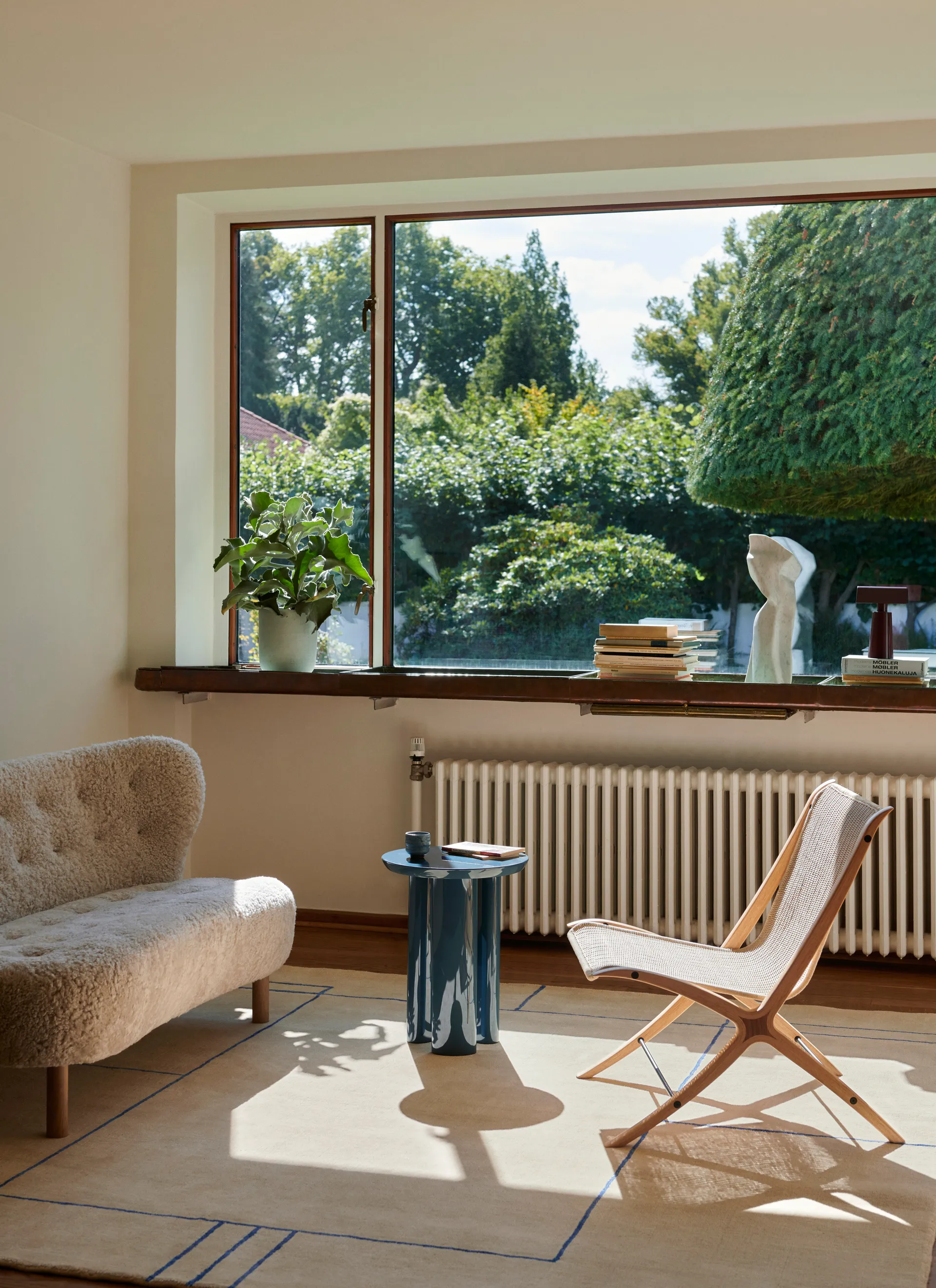 Table d'appoint Tung JA3, Bleu acier &Tradition