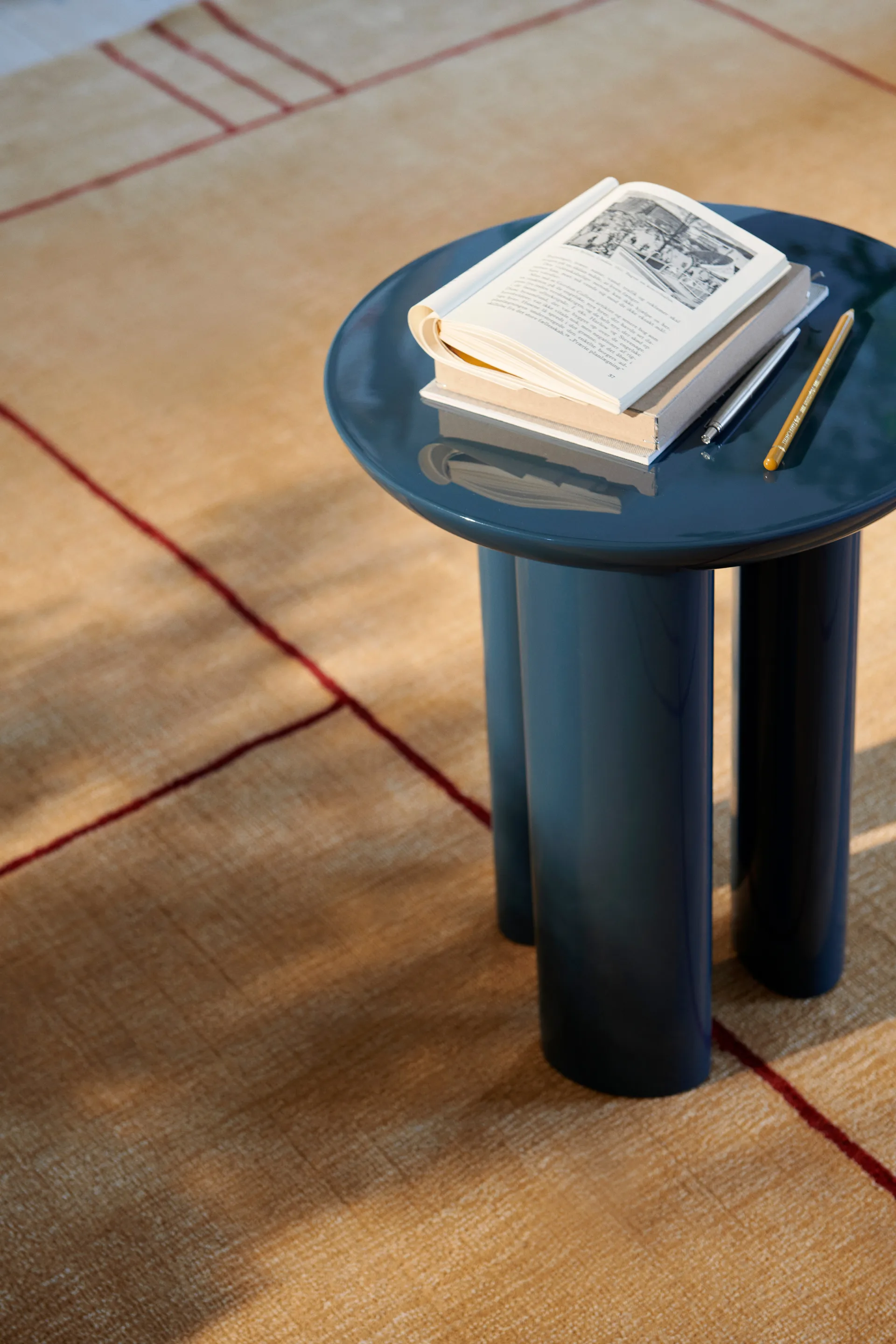 Table d'appoint Tung JA3, Bleu acier &Tradition