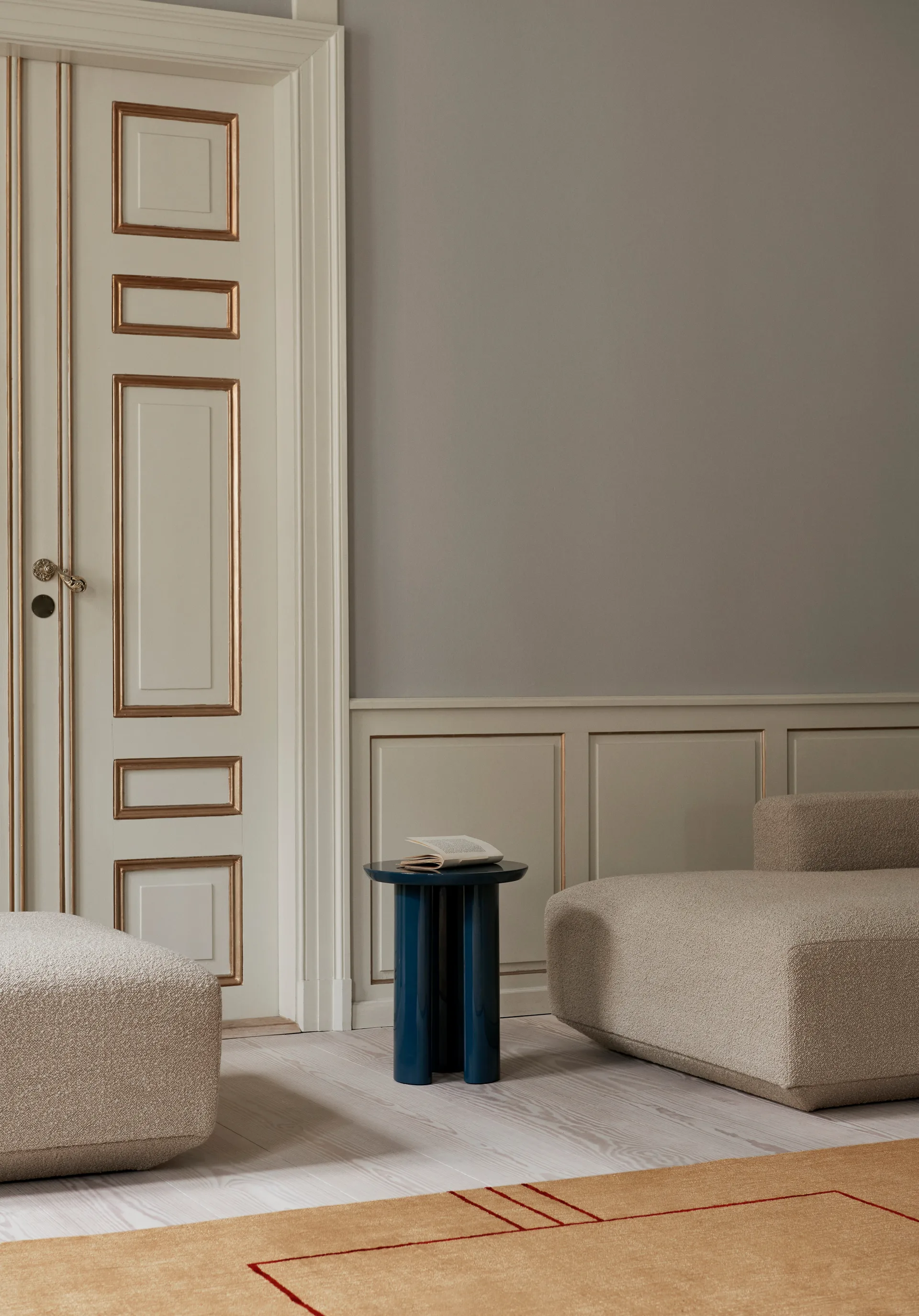 Table d'appoint Tung JA3, Bleu acier &Tradition