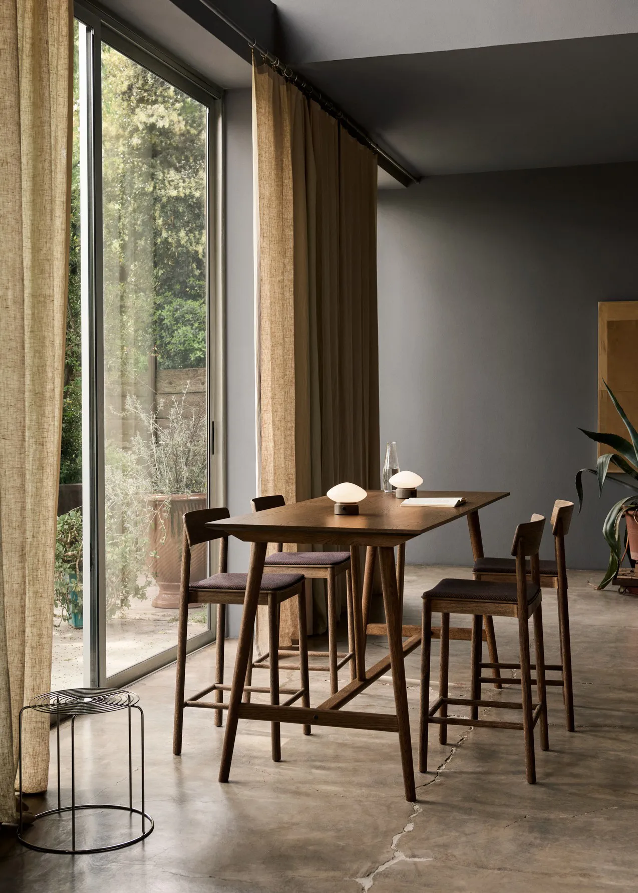 Table de bar In Between SK26 Counter Table 190x80x95 cm, Chêne fumé &Tradition