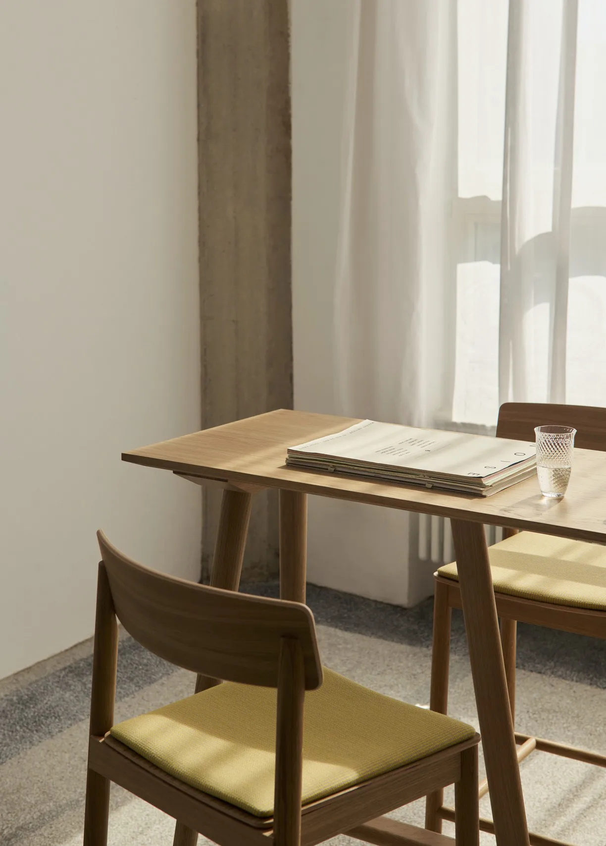 Table de bar In Between SK27 Bar Table 190x50x105 cm, Chêne laqué &Tradition