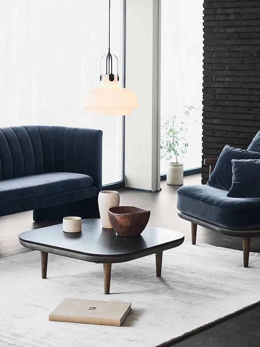 Table Fly SC4, chêne huilé fumé + marbre noir &Tradition