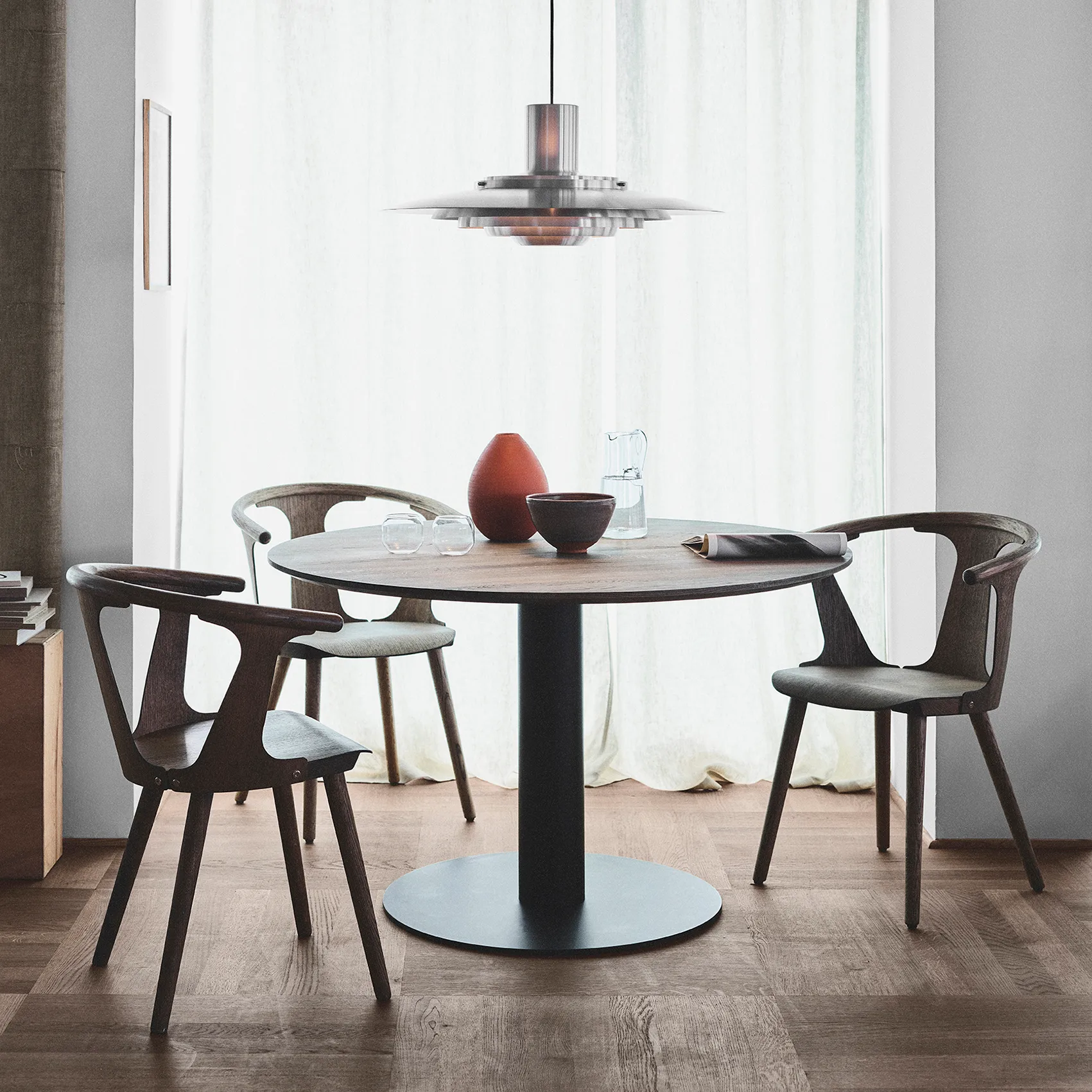 Table In Between SK12, Noyer &Tradition