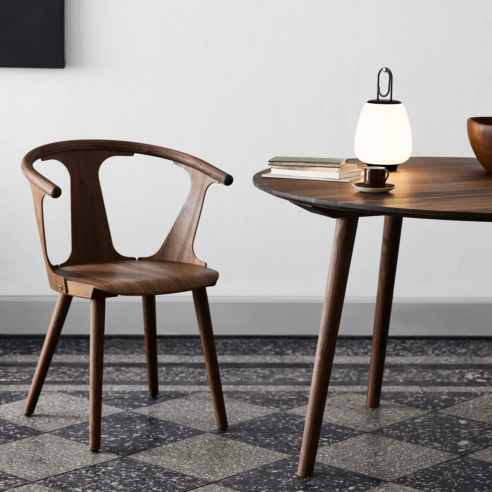 Table In Between SK4, Noyer &Tradition