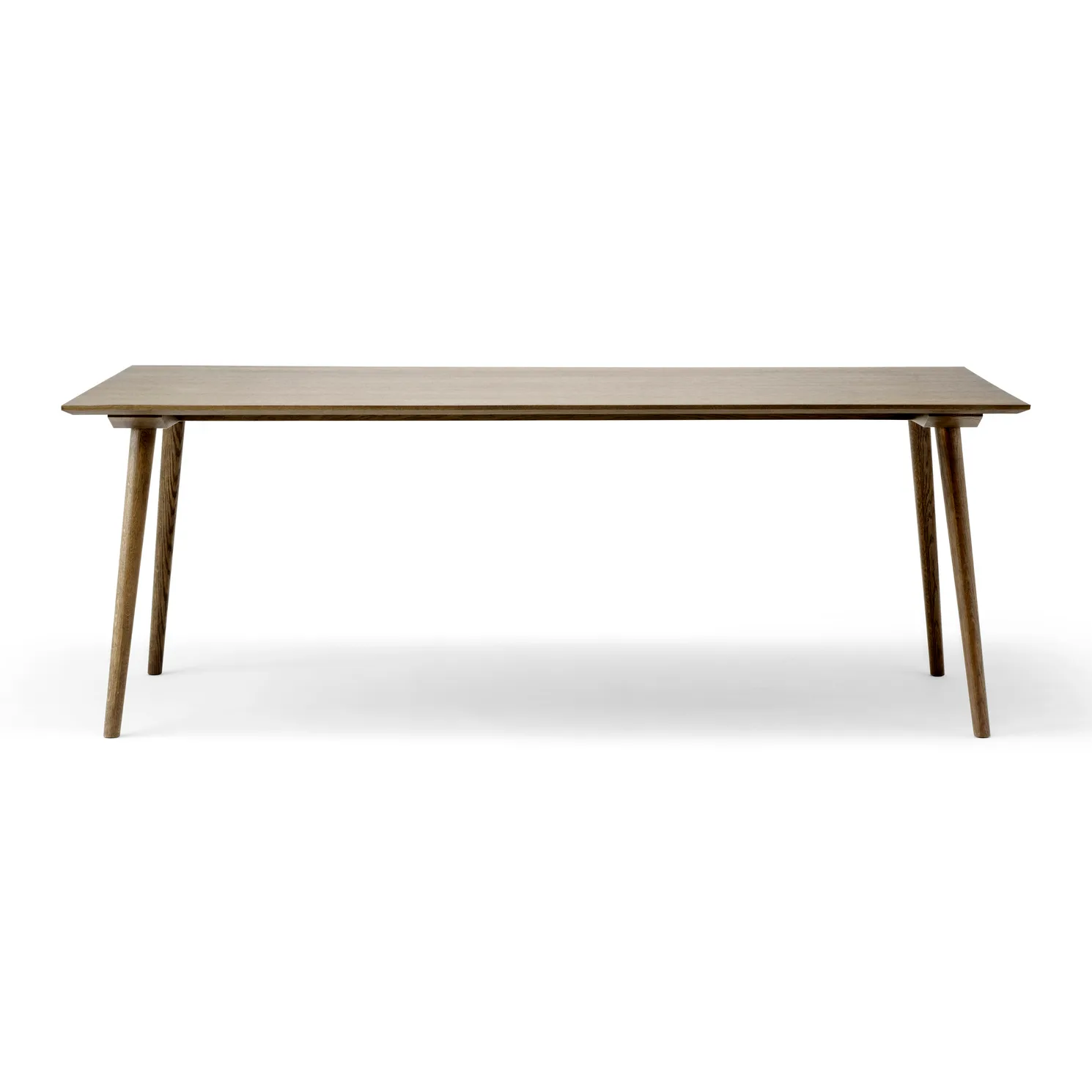 Table In Between SK5, Chêne fumé laqué &Tradition