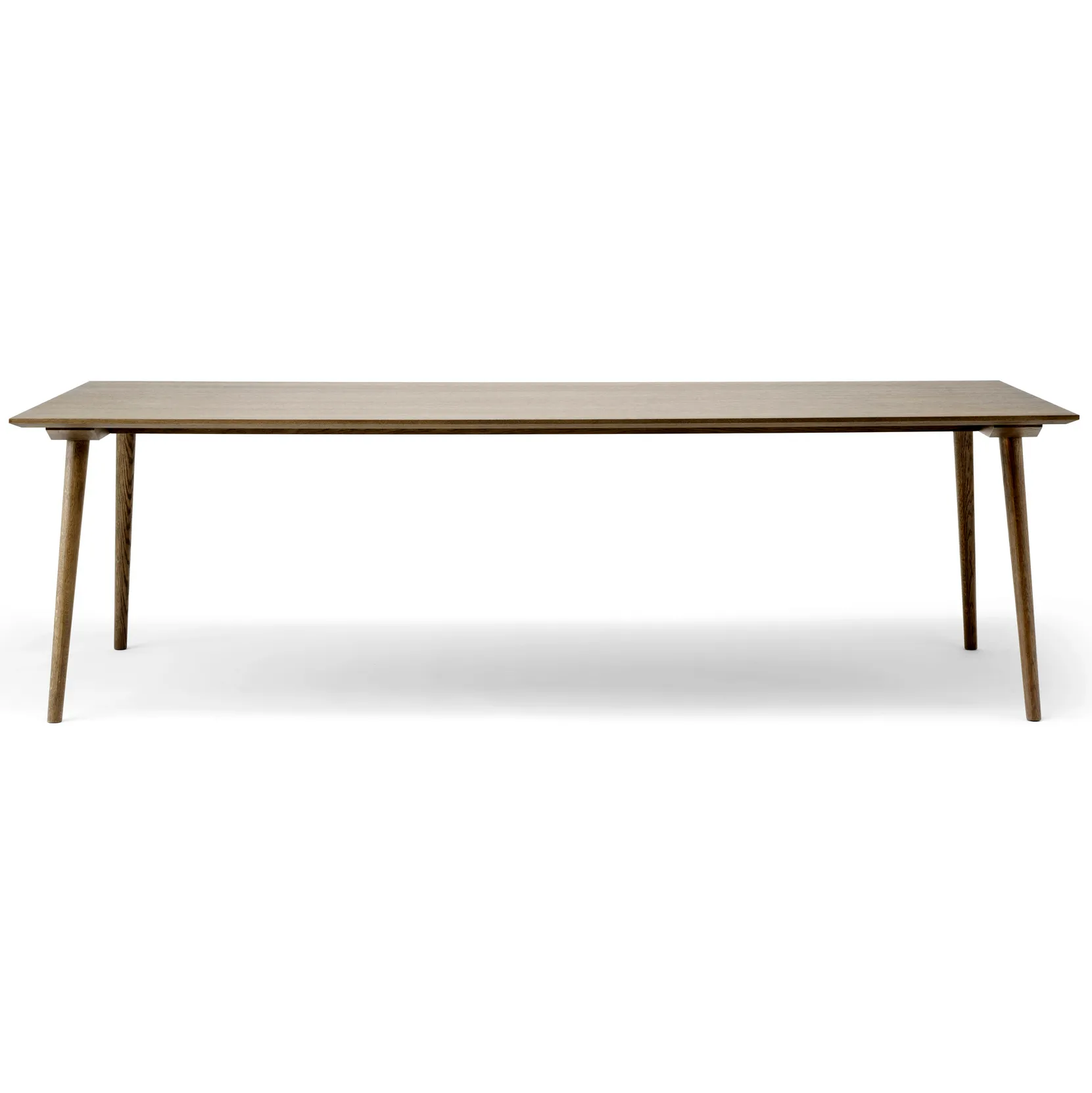 Table In Between SK6, Chêne laqué fumé &Tradition