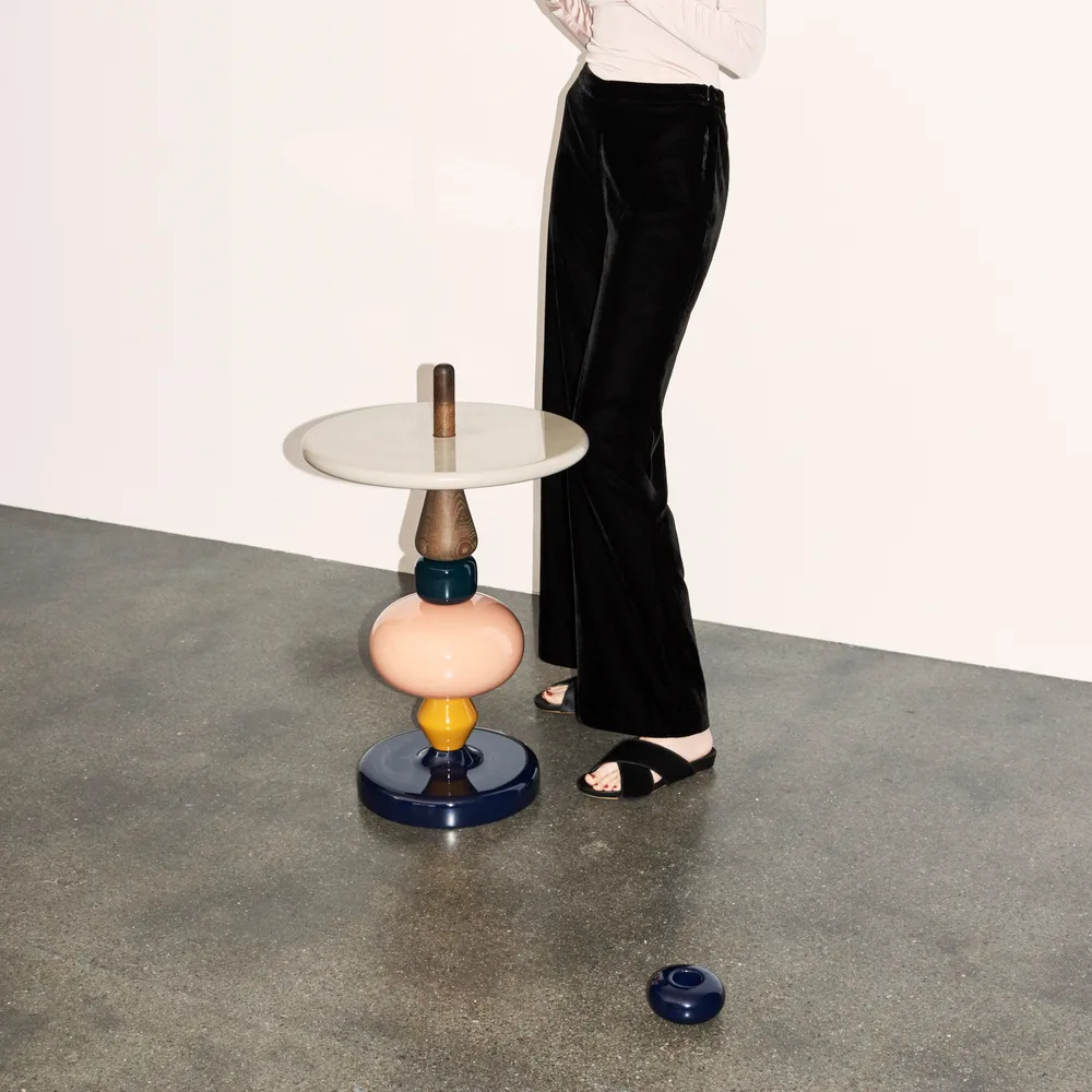 Table Shuffle MH1, array, chêne laqué &Tradition