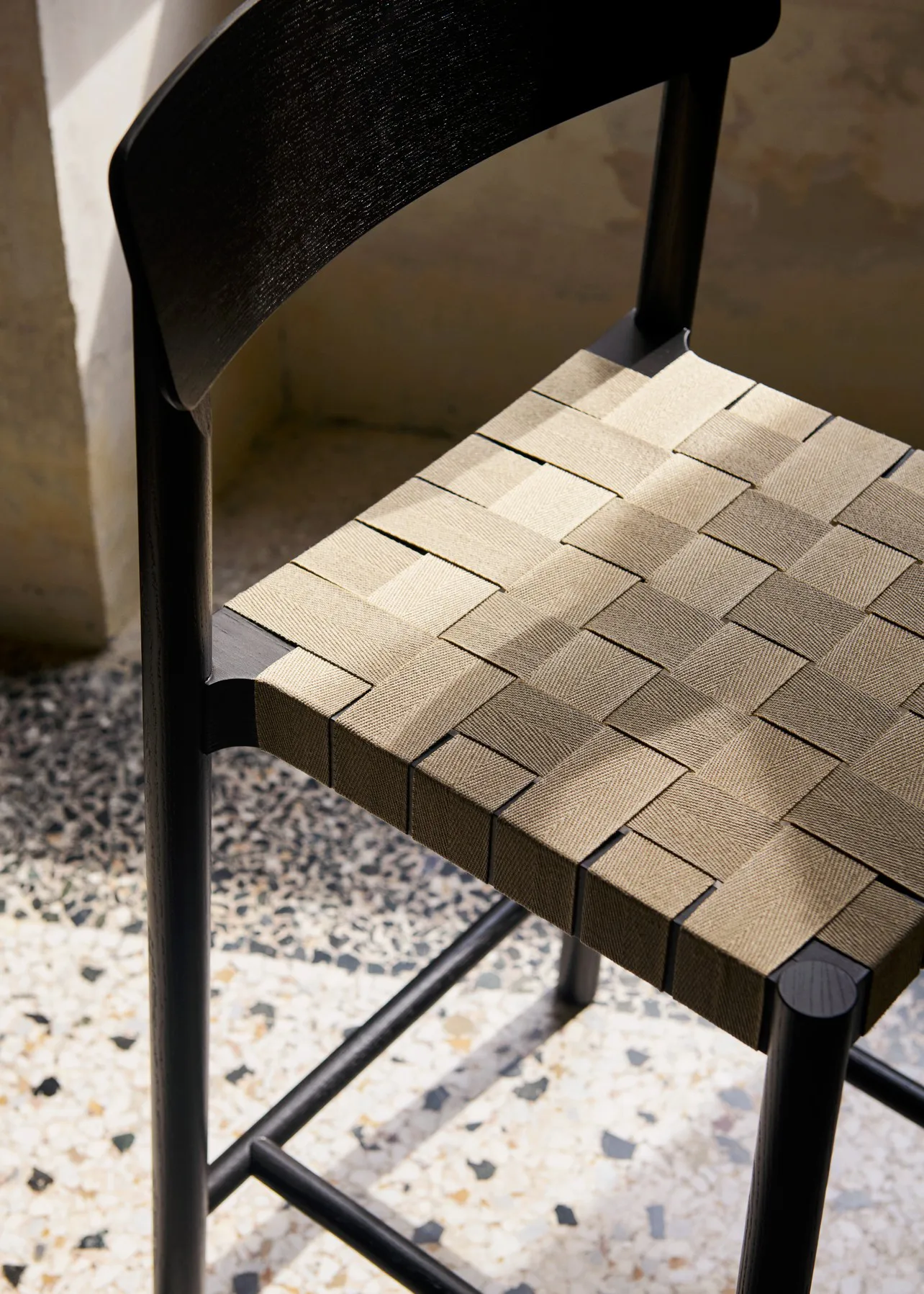 Tabouret de bar Betty TK12 Counter Chair 65 cm, Lin naturel-frêne laqué noir &Tradition