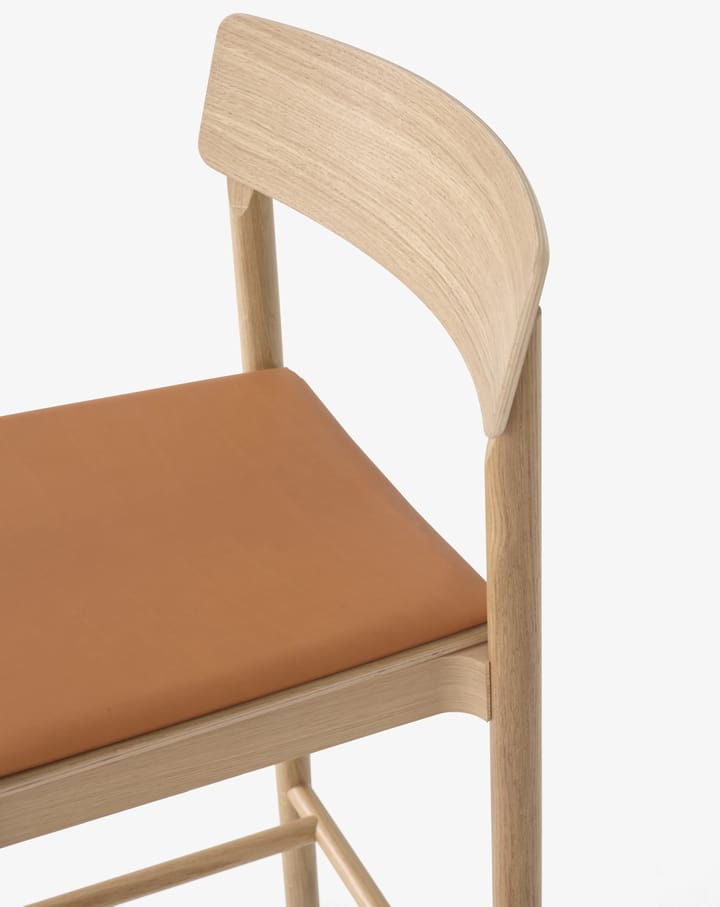 Tabouret de bar Betty TK14 Counter Chair 65 cm, Cuir couleur cognac Noble-chêne laqué &Tradition