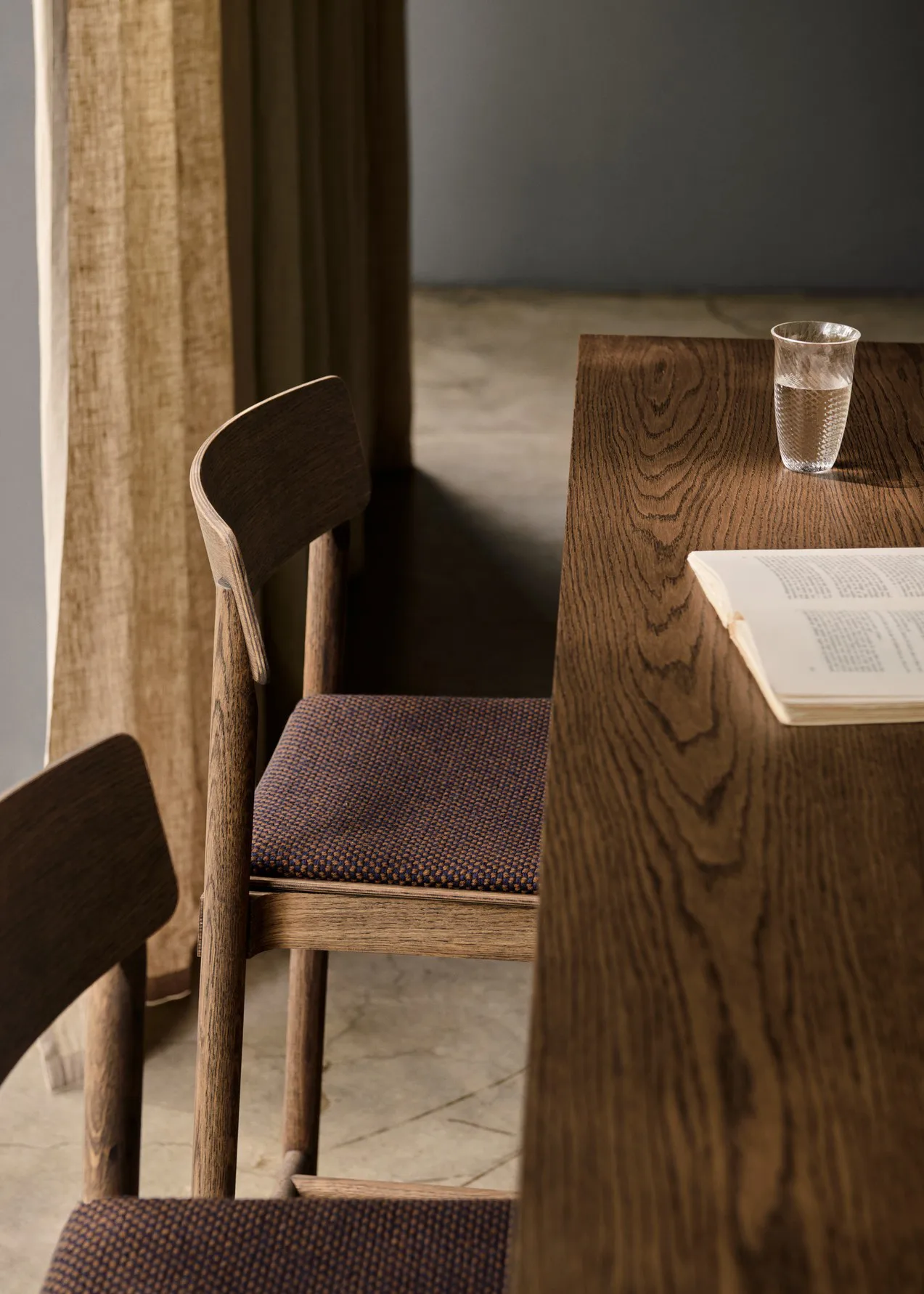 Tabouret de bar Betty TK14 Counter Chair 65 cm, Sisu 0785-chêne fumé &Tradition