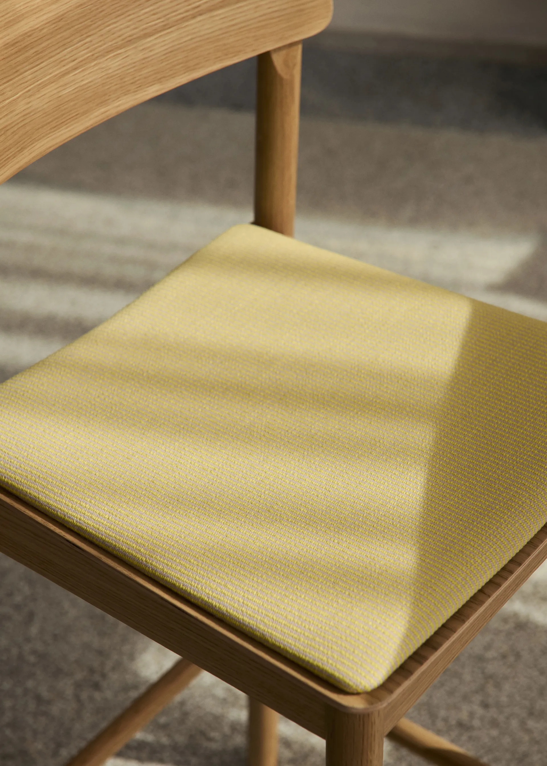 Tabouret de bar Betty TK17 Bar Chair 75 cm, Fuse 0421-chêne laqué &Tradition