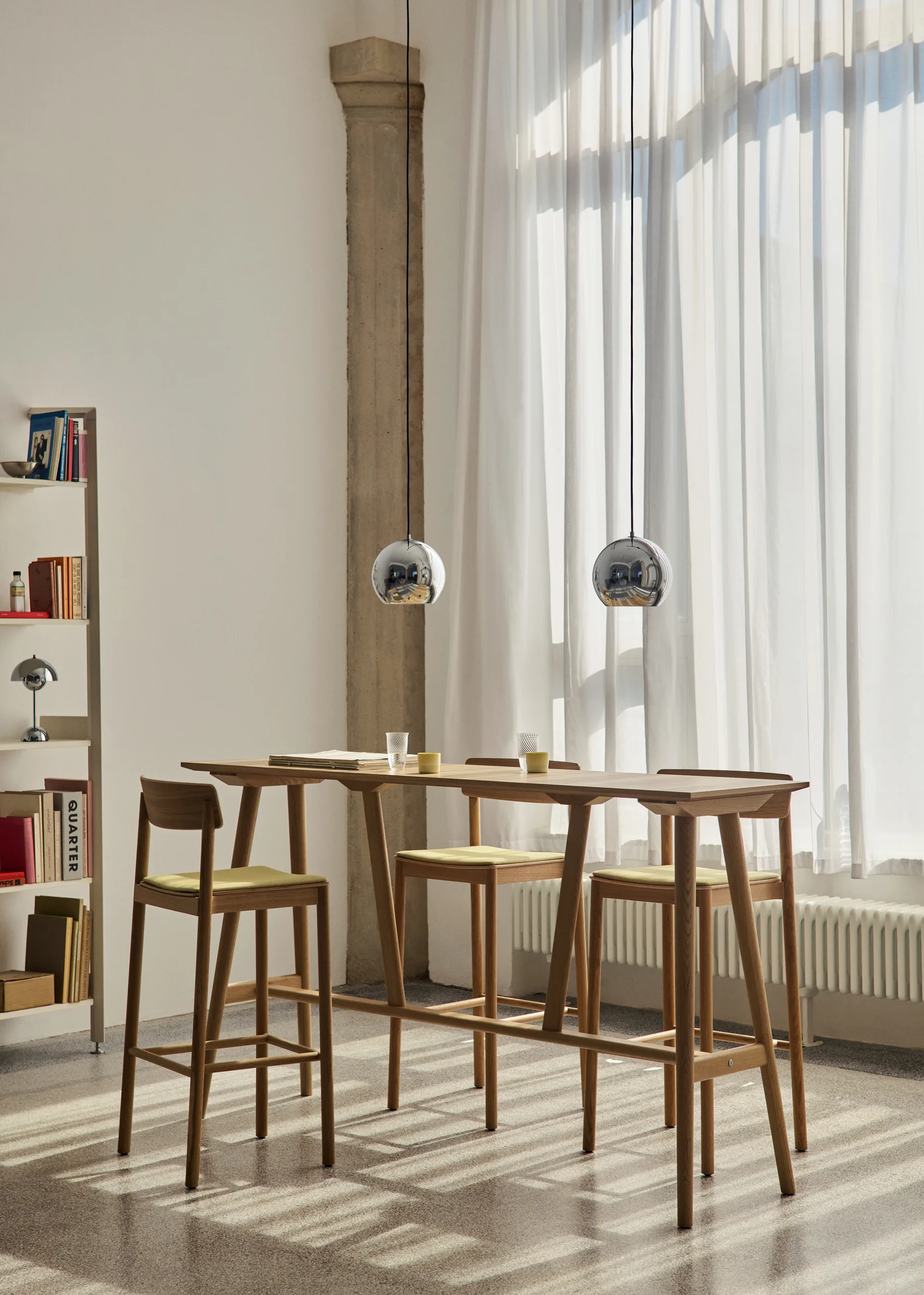 Tabouret de bar Betty TK17 Bar Chair 75 cm, Fuse 0421-chêne laqué &Tradition