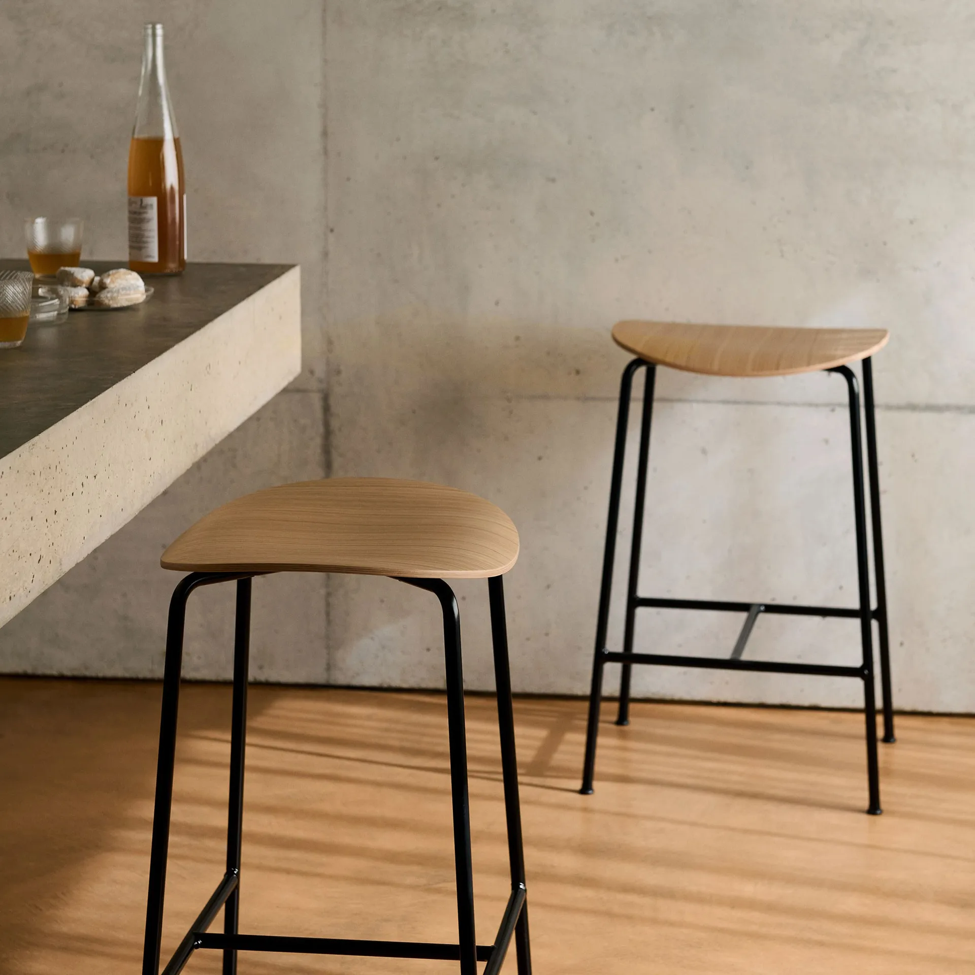 Tabouret de bar Pavilion AV38 79 cm, Black-lacquered oak &Tradition