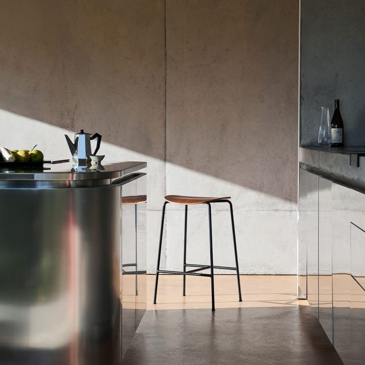 Tabouret de bar Pavilion AV38 79 cm, Black-lacquered walnut &Tradition