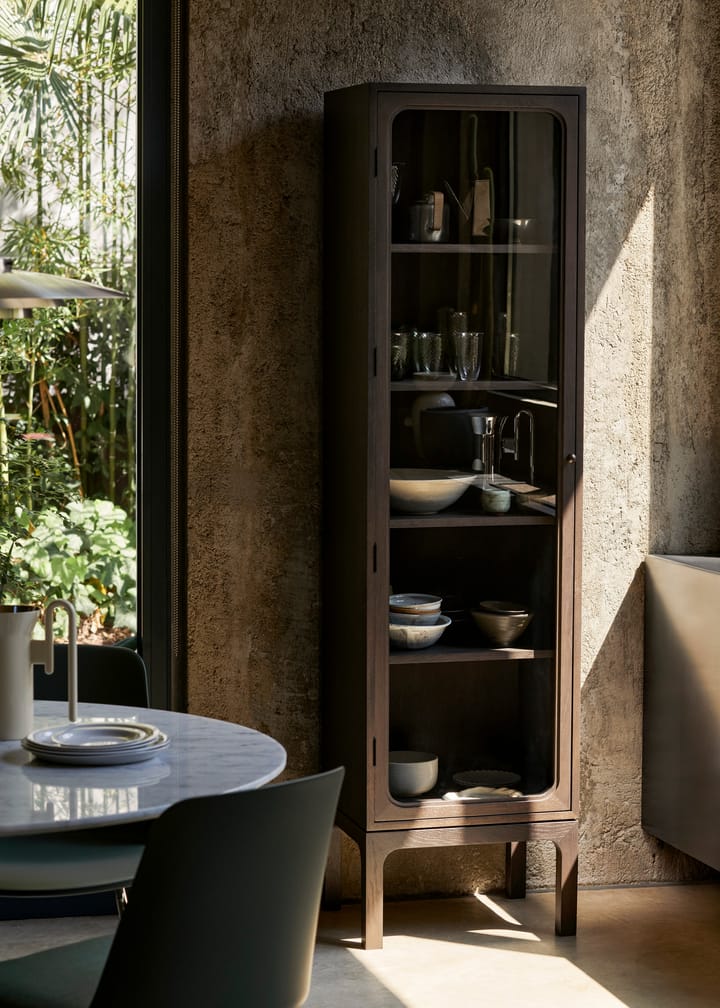 Trace SC87 Vitrine 50x192x40 cm, Dark stained oak &Tradition