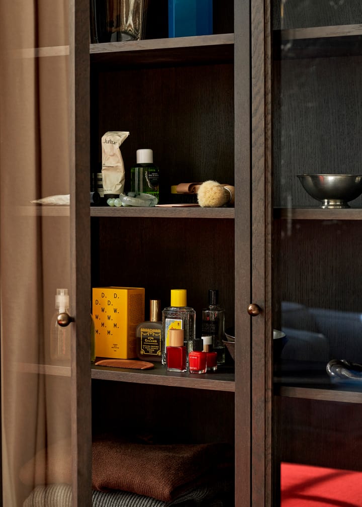 Trace SC88 Vitrine 120x192x40 cm, Dark stained oak &Tradition