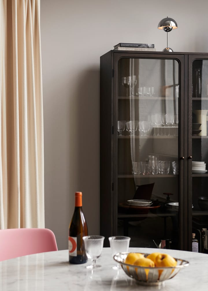 Trace SC88 Vitrine 120x192x40 cm, Dark stained oak &Tradition