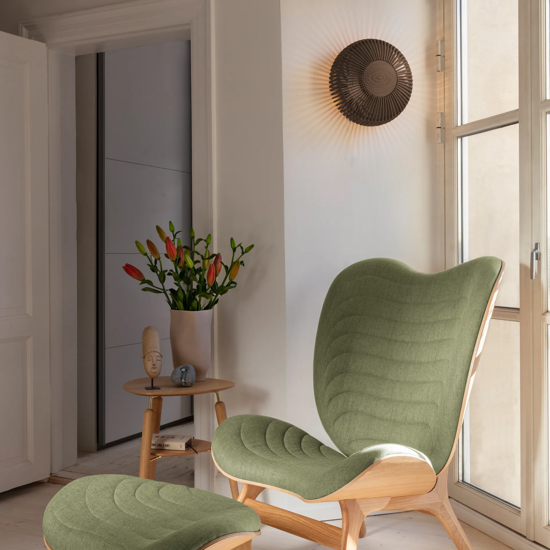 Applique murale Clava Up moyen, Chêne foncé Umage