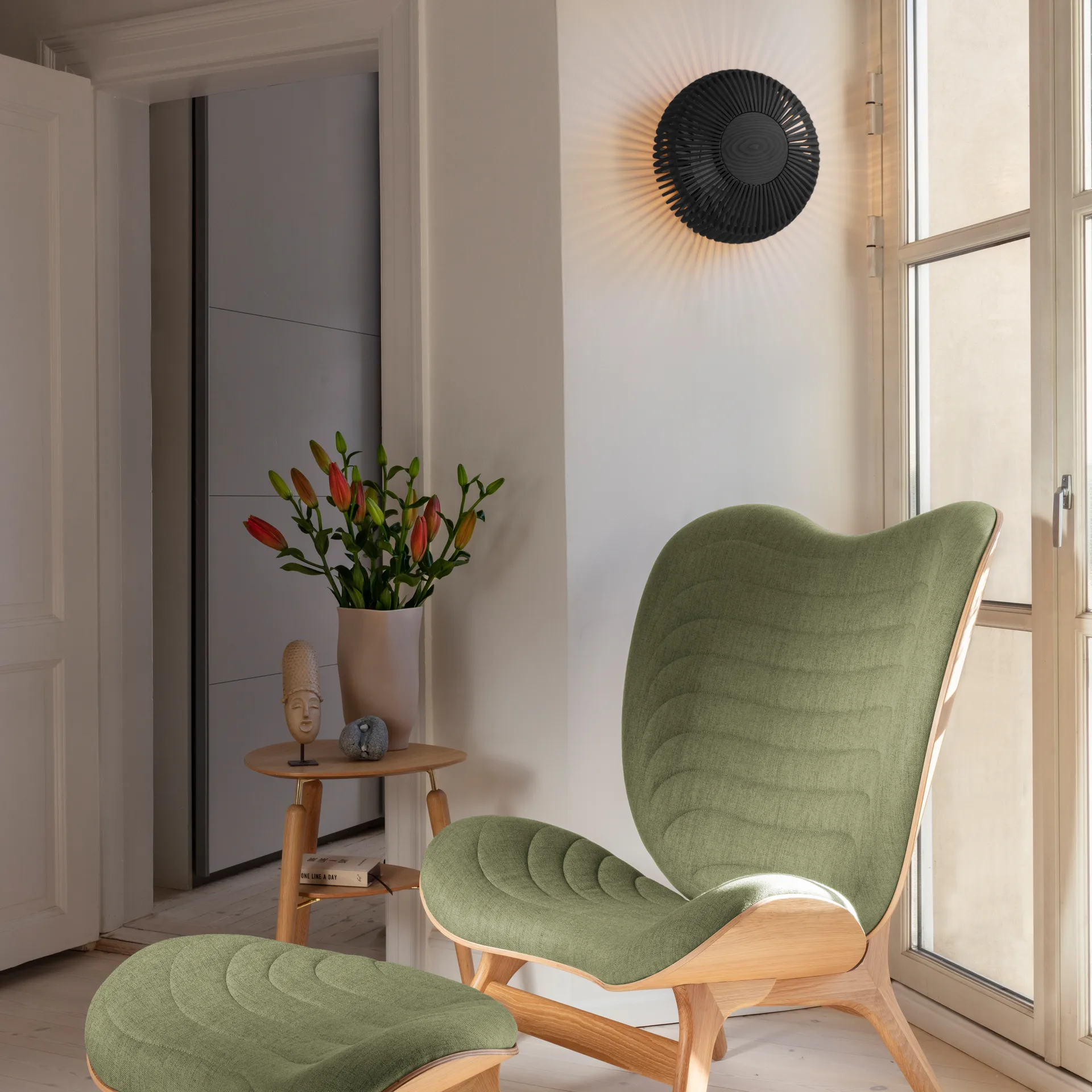 Applique murale Clava Up moyen, Noir chêne Umage