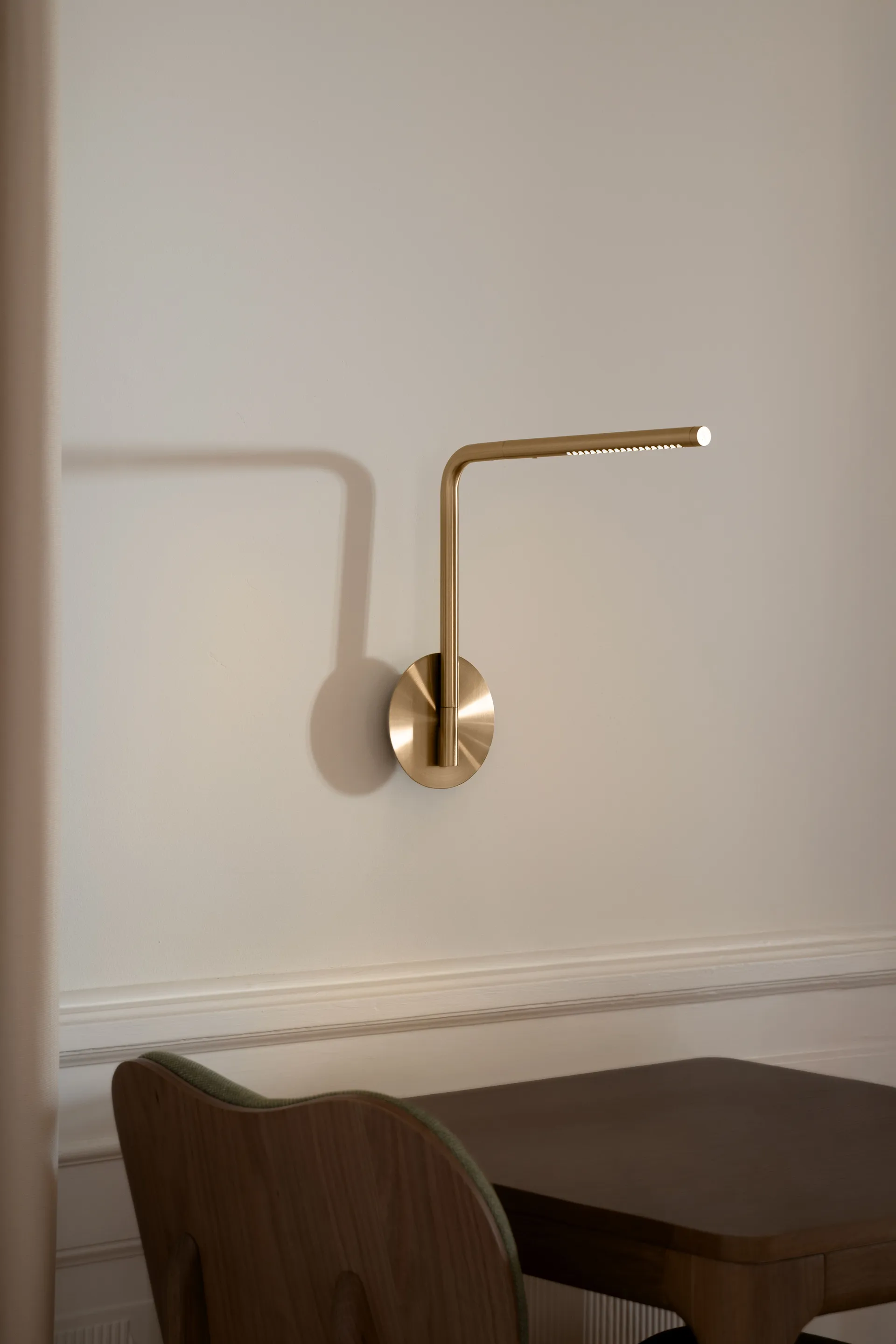 Applique murale Omni Pivot, Brass Umage