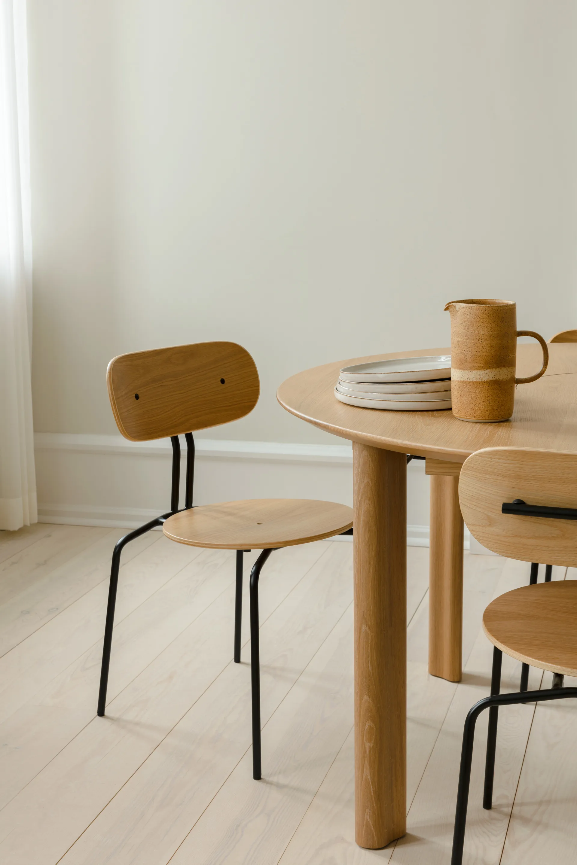 Chaise Curious, Oak-black legs Umage