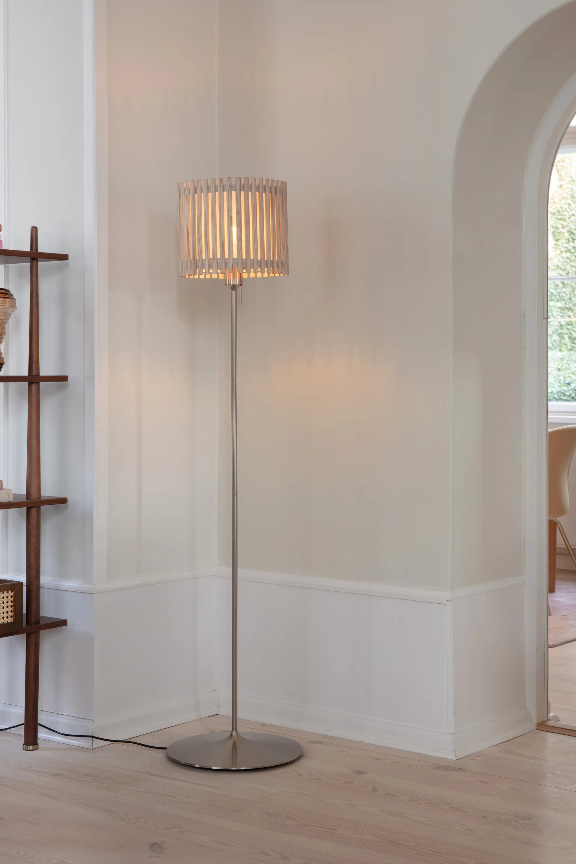 Lampadaire Komorebi medium, Chêne circulaire-Acier brossé Umage