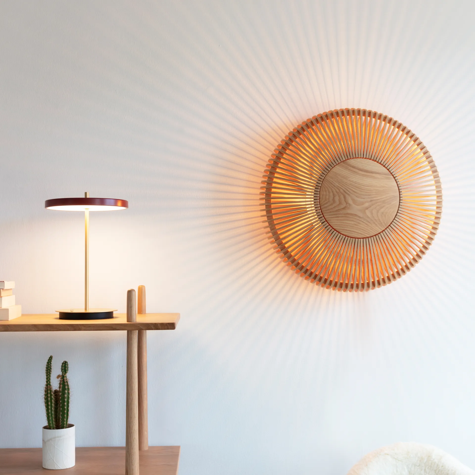 Lampe de table Asteria Move, Ruby red Umage