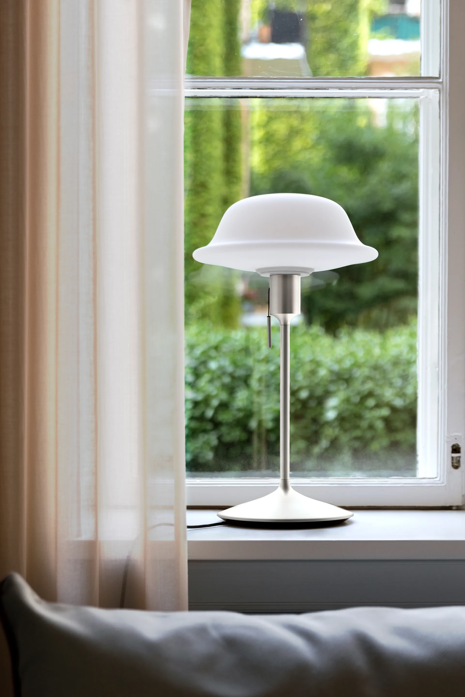 Lampe de table Butler, Blanc-Acier brossé Umage