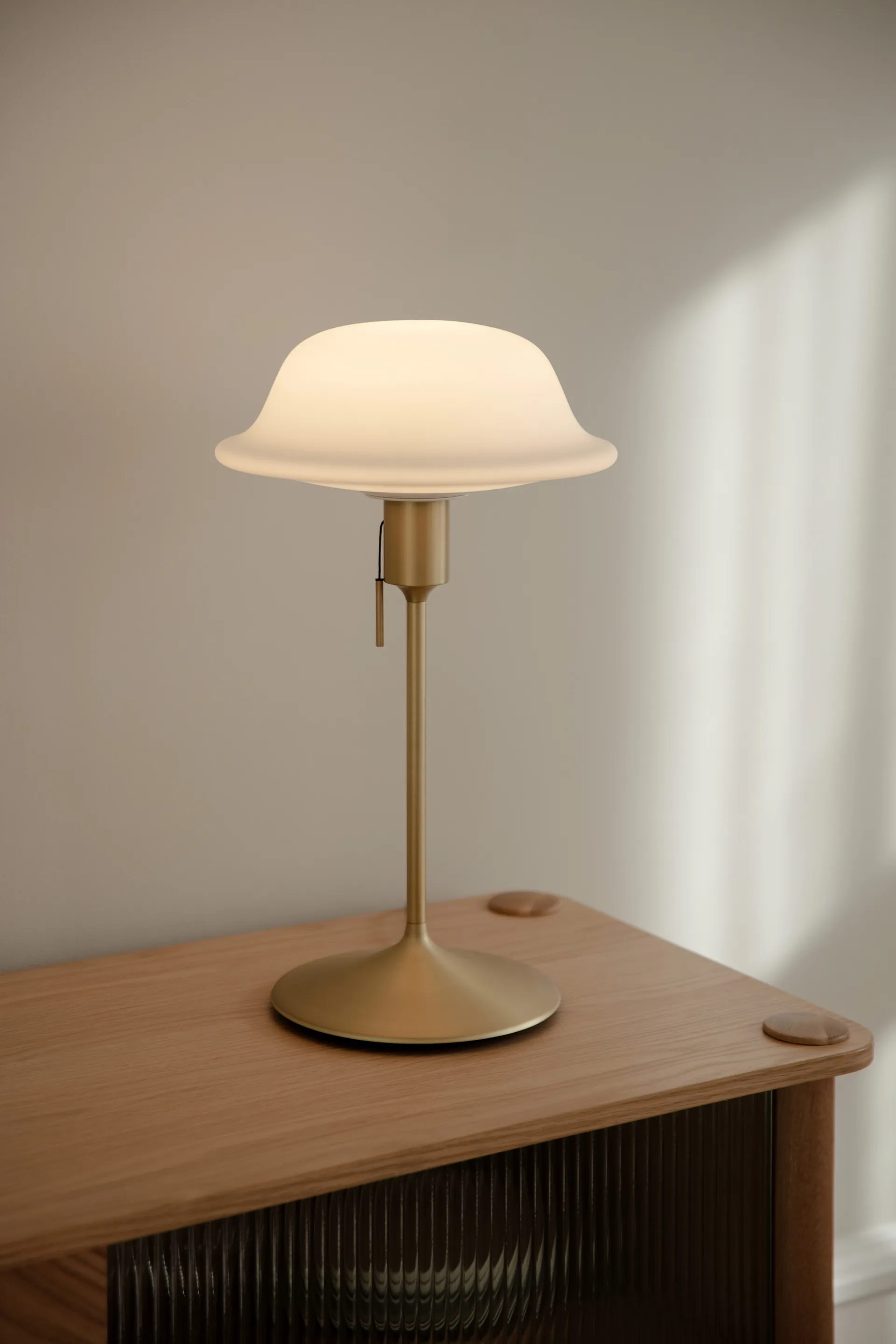 Lampe de table Butler, Blanc-Laiton brossé Umage